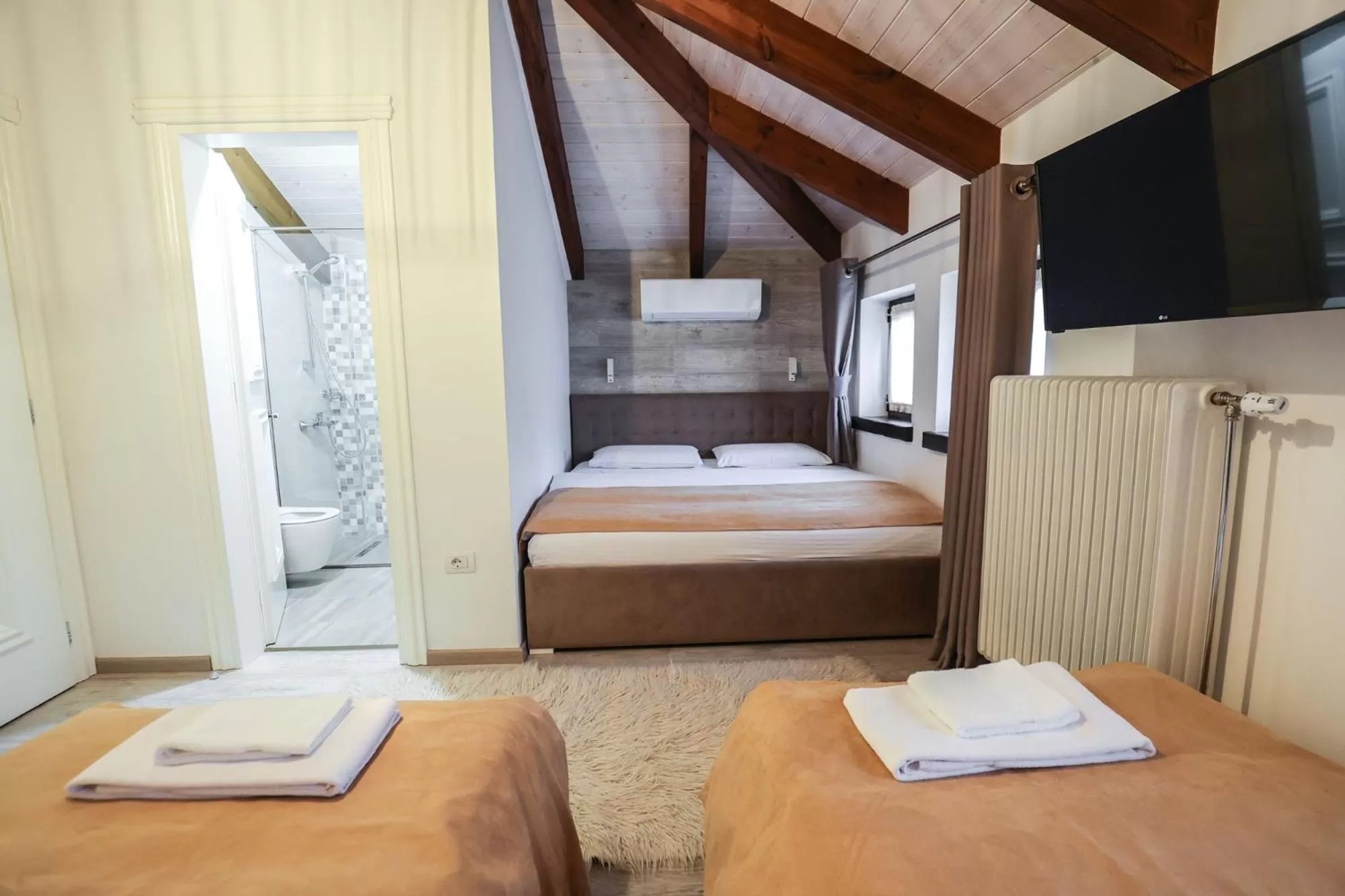 Photo of the whole room, Bed in Bujtina Oxhaku