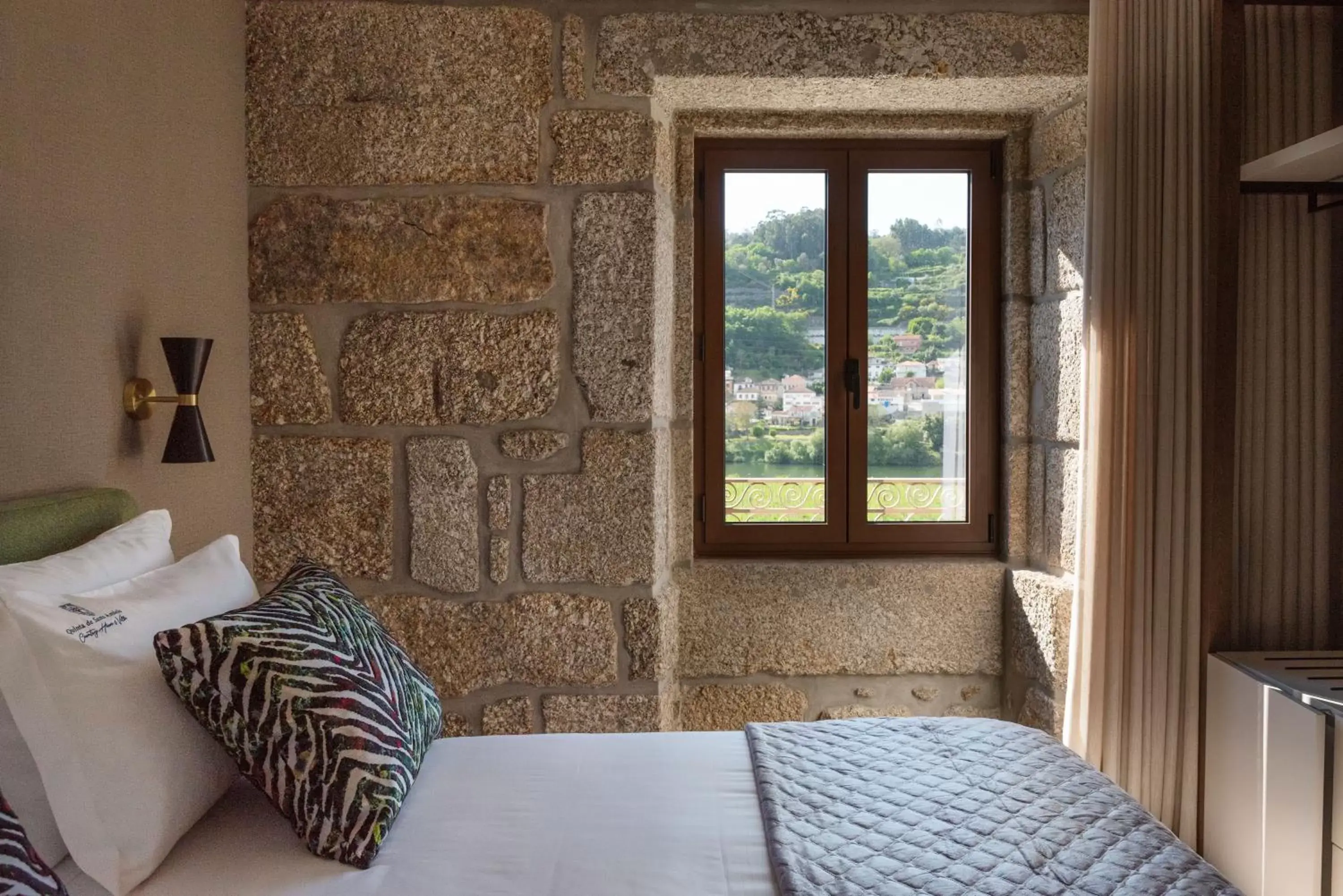 Bedroom, Bed in Quinta de Santo António - Country House & Villas