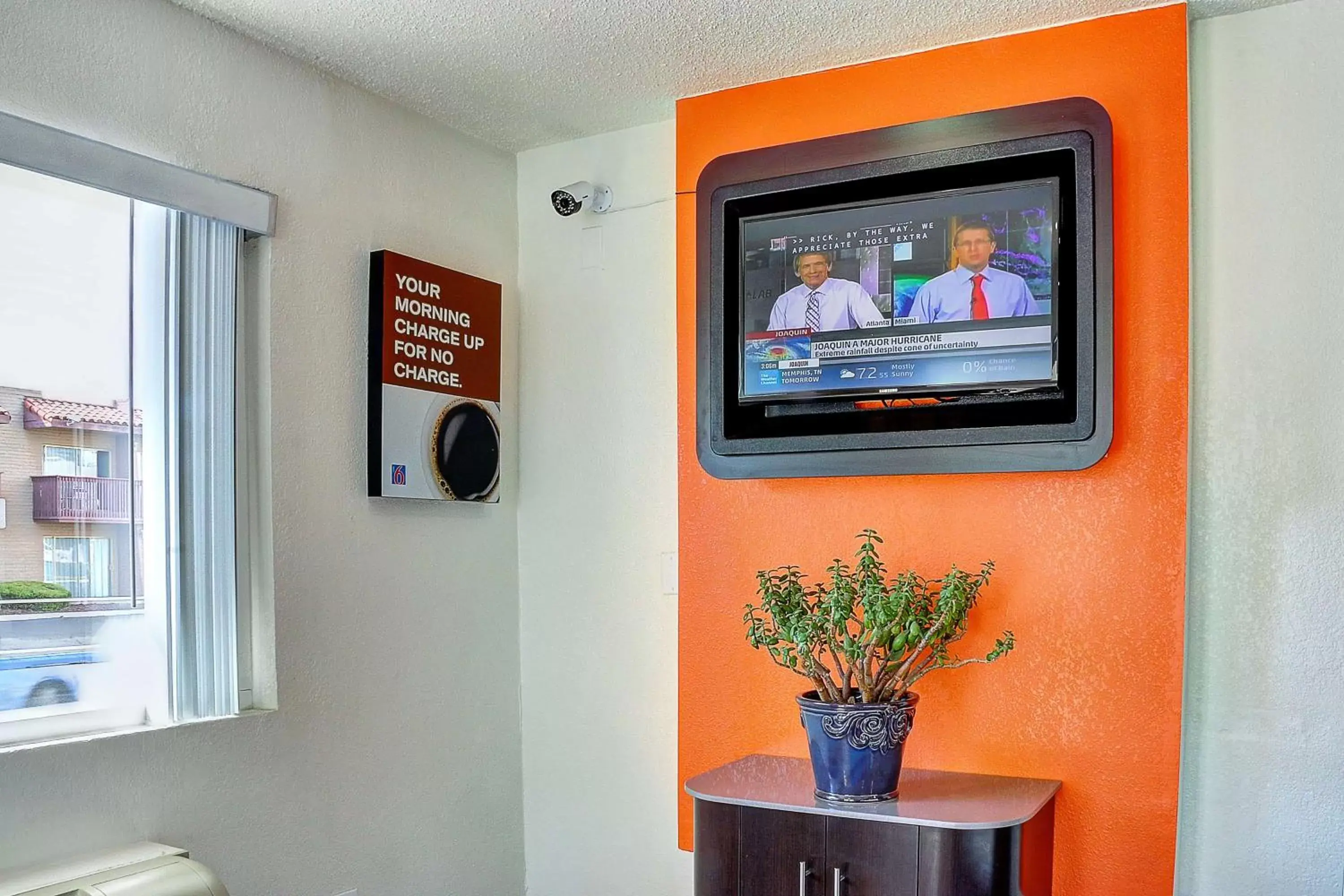Lobby or reception, TV/Entertainment Center in Motel 6 Santa Fe