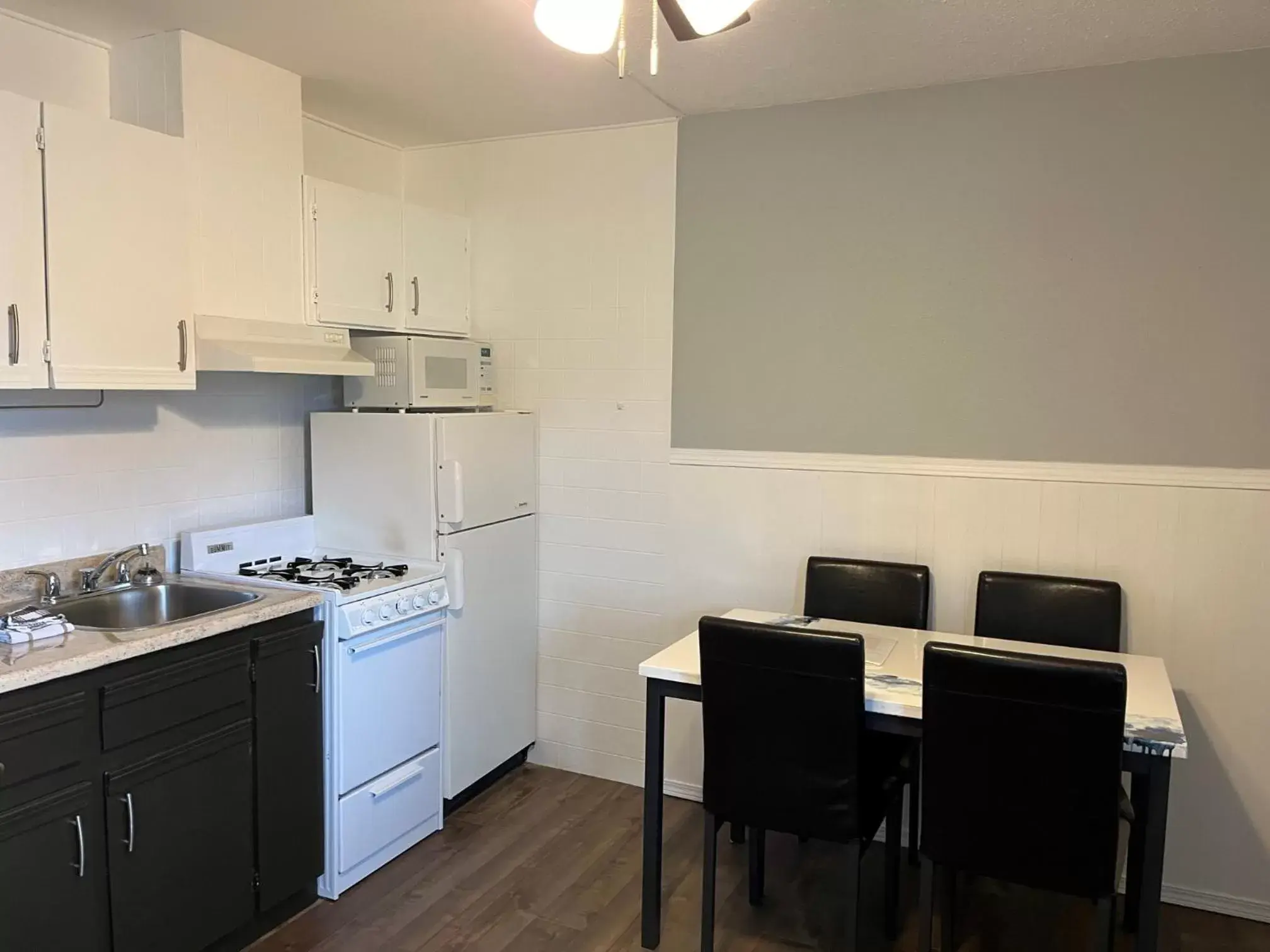 Kitchen/Kitchenette in Celadon Lodge