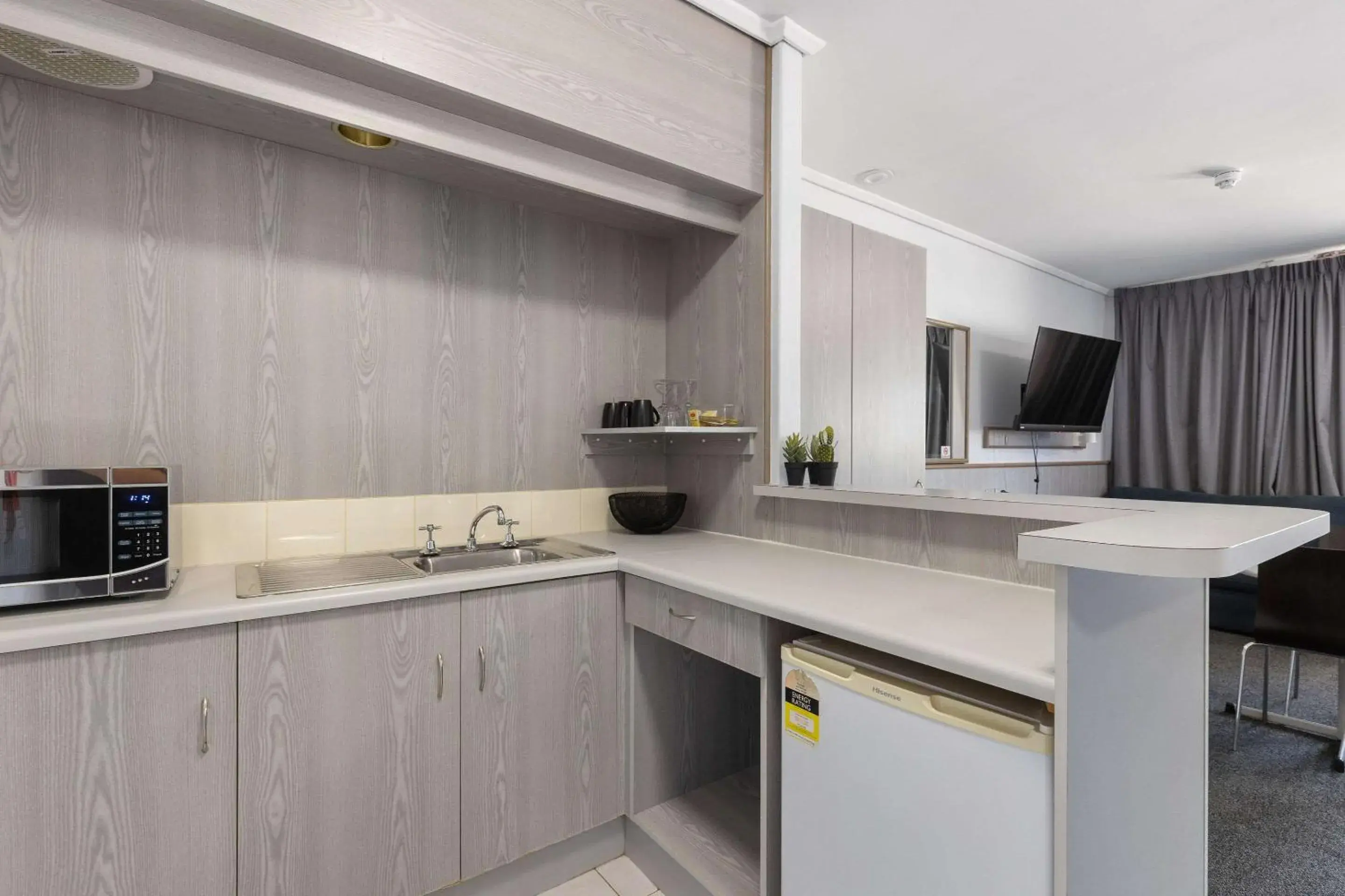 Bedroom, Kitchen/Kitchenette in Comfort Inn Glenelg