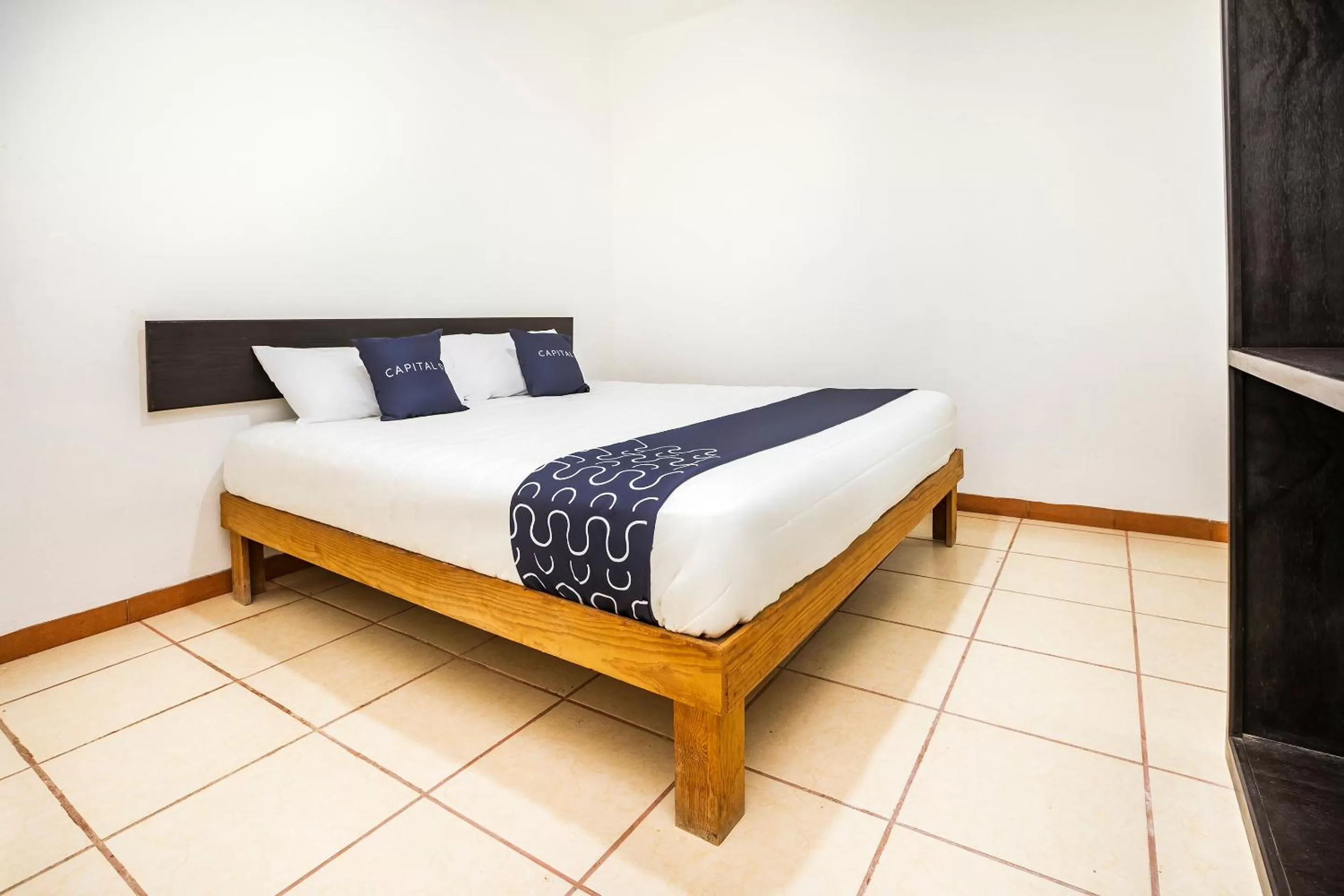 Bedroom, Bed in Capital O Oxtankah,chetumal bay