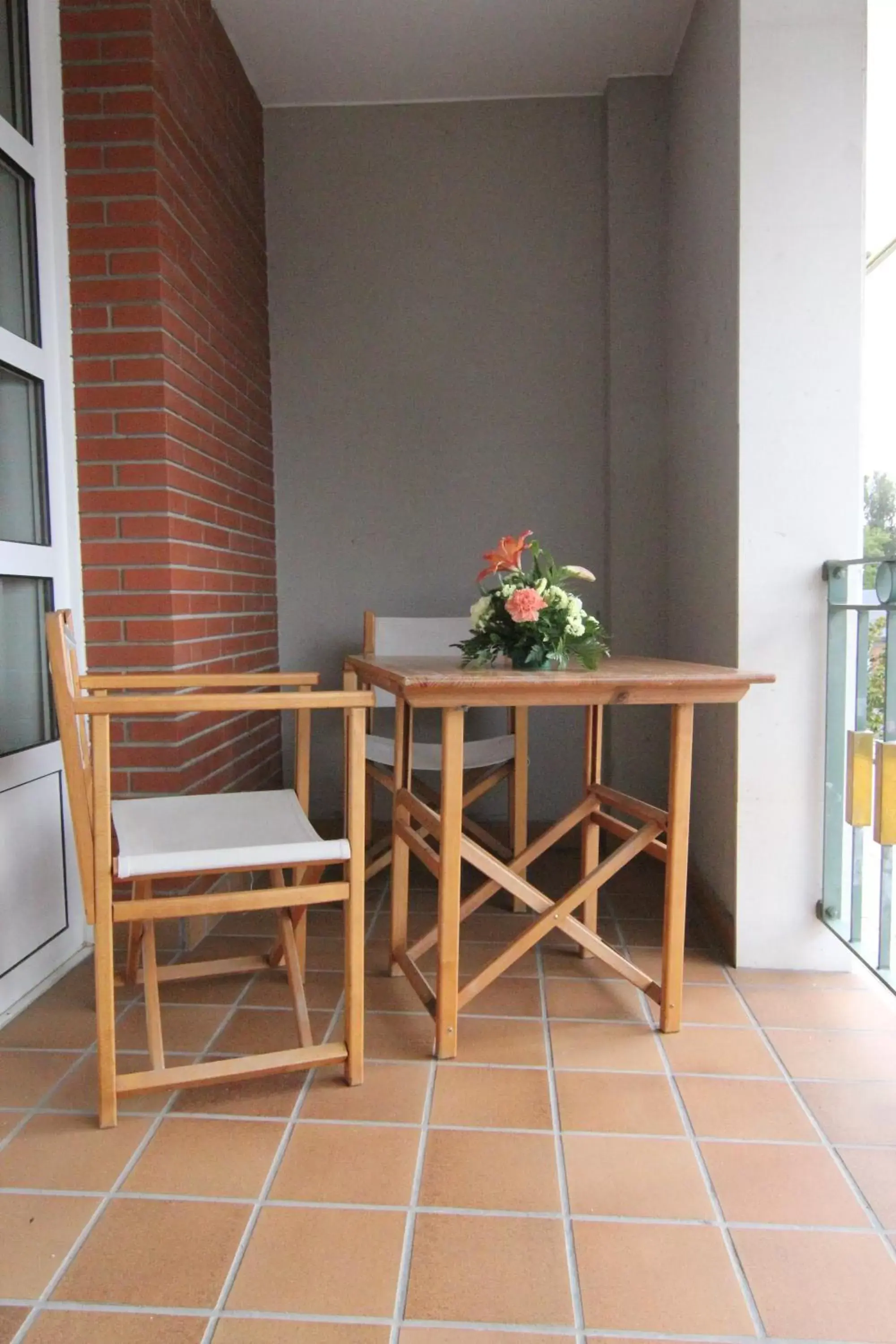Balcony/Terrace, Dining Area in Hotel Lasa Sport