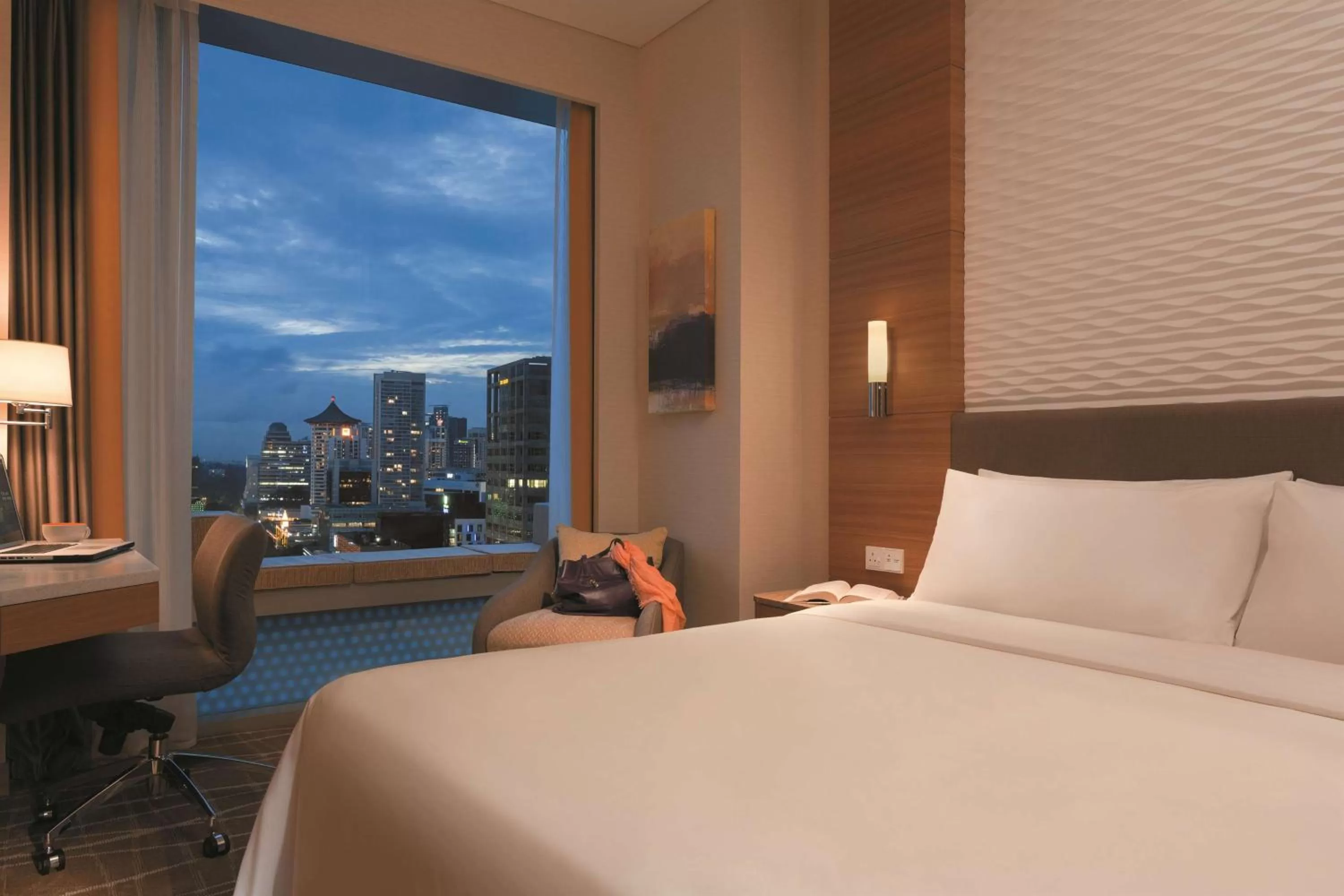 Photo of the whole room, Bed in JEN Singapore Orchardgateway by Shangri-La