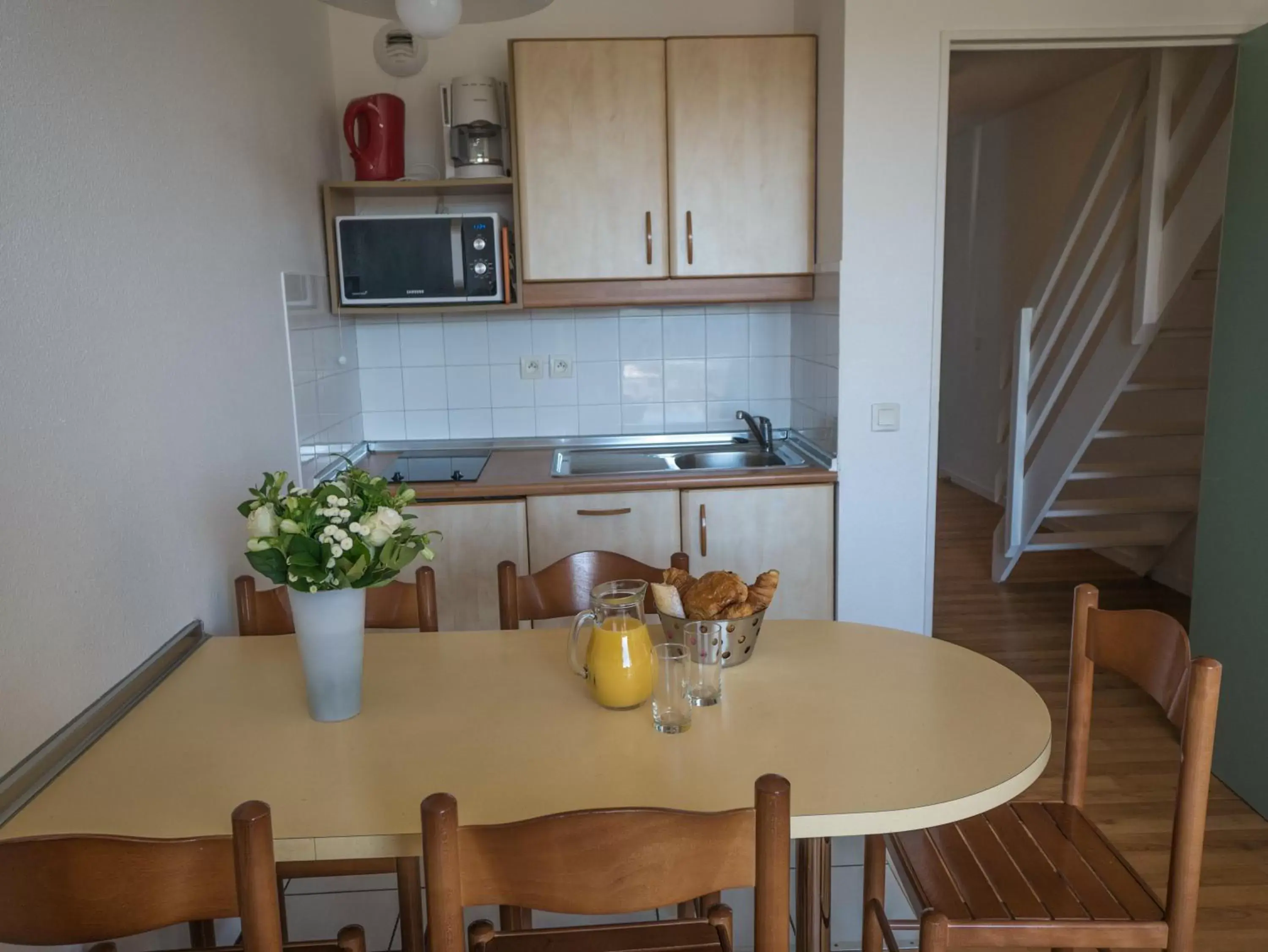 Kitchen or kitchenette, Dining Area in Résidence Mer & Golf Ilbarritz