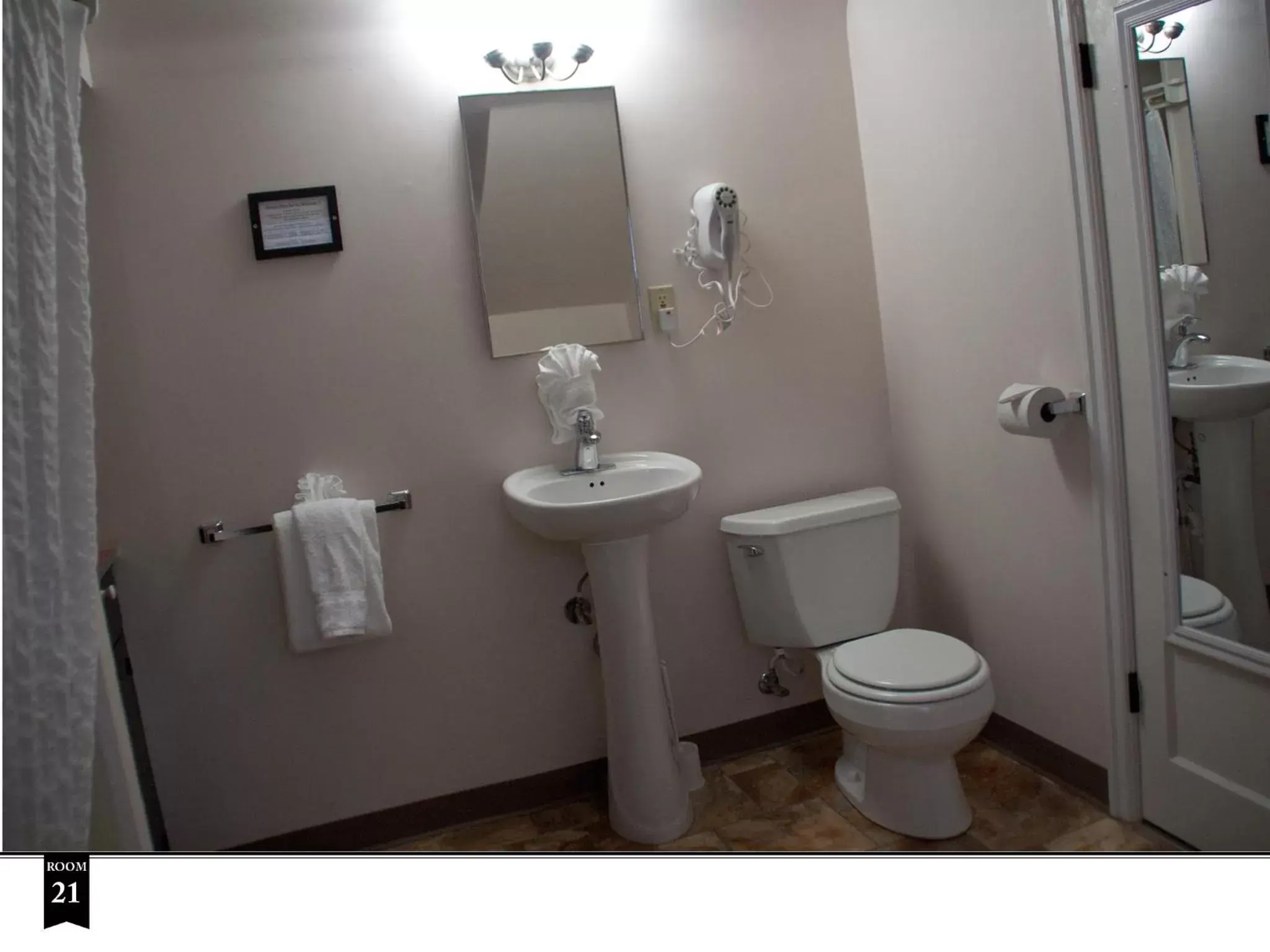 Bathroom in Ecola Creek Lodge