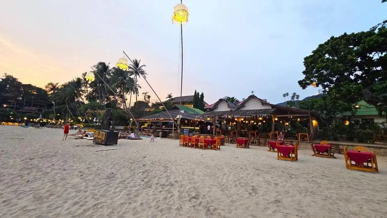 Restaurant/places to eat, Beach in Kantiang Bay View Resort