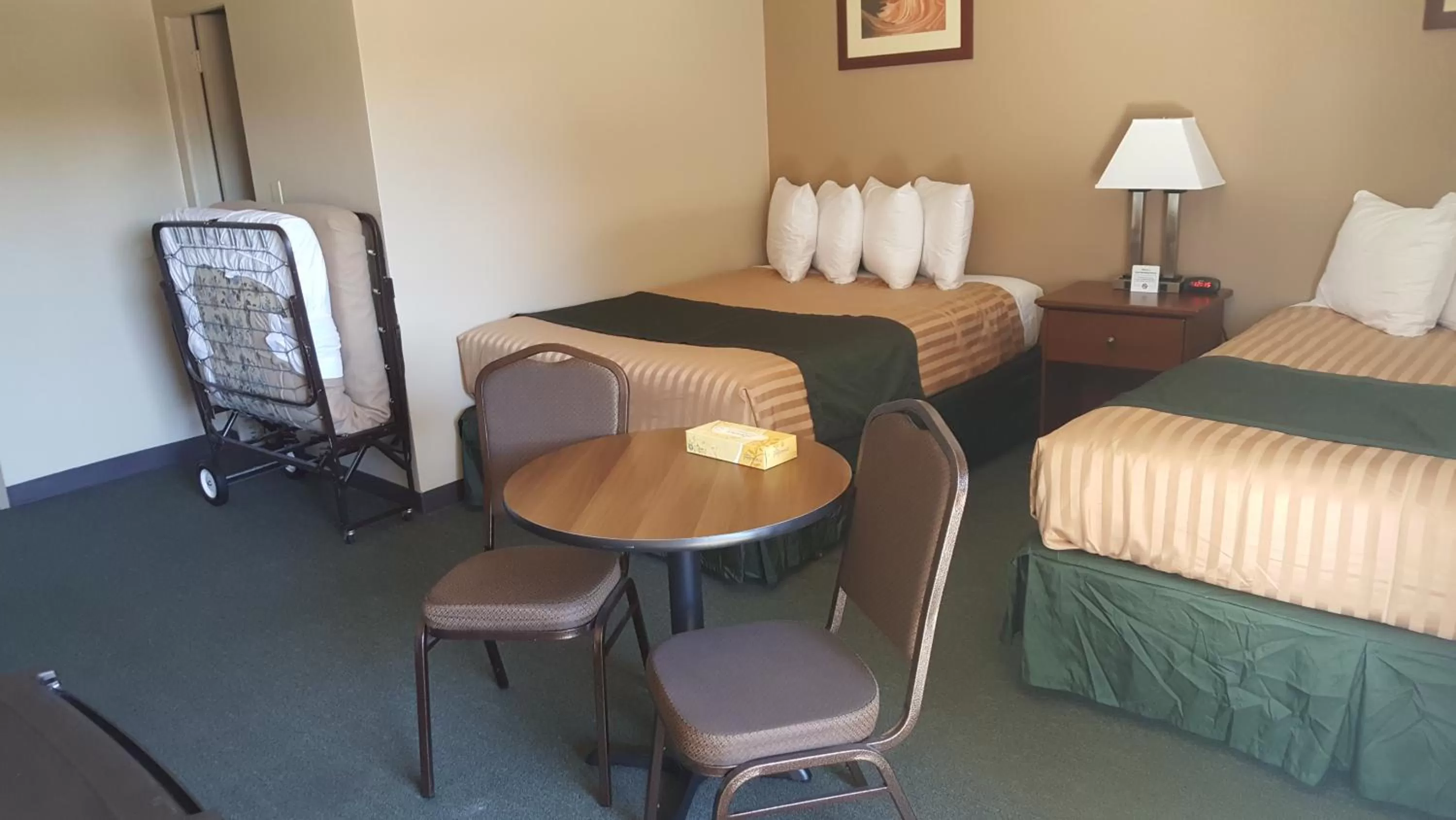 Bedroom, Bed in Lake Powell Canyon Inn