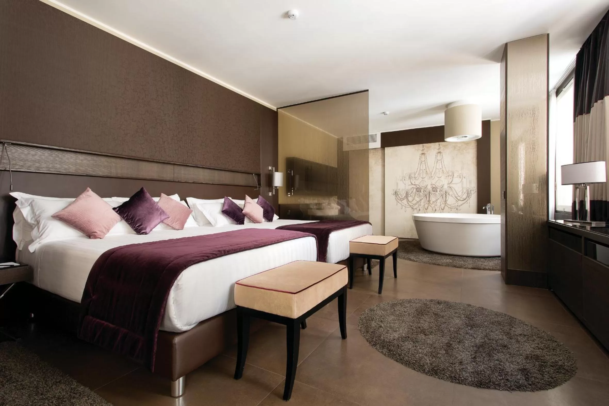 Bed in Rome Life Hotel