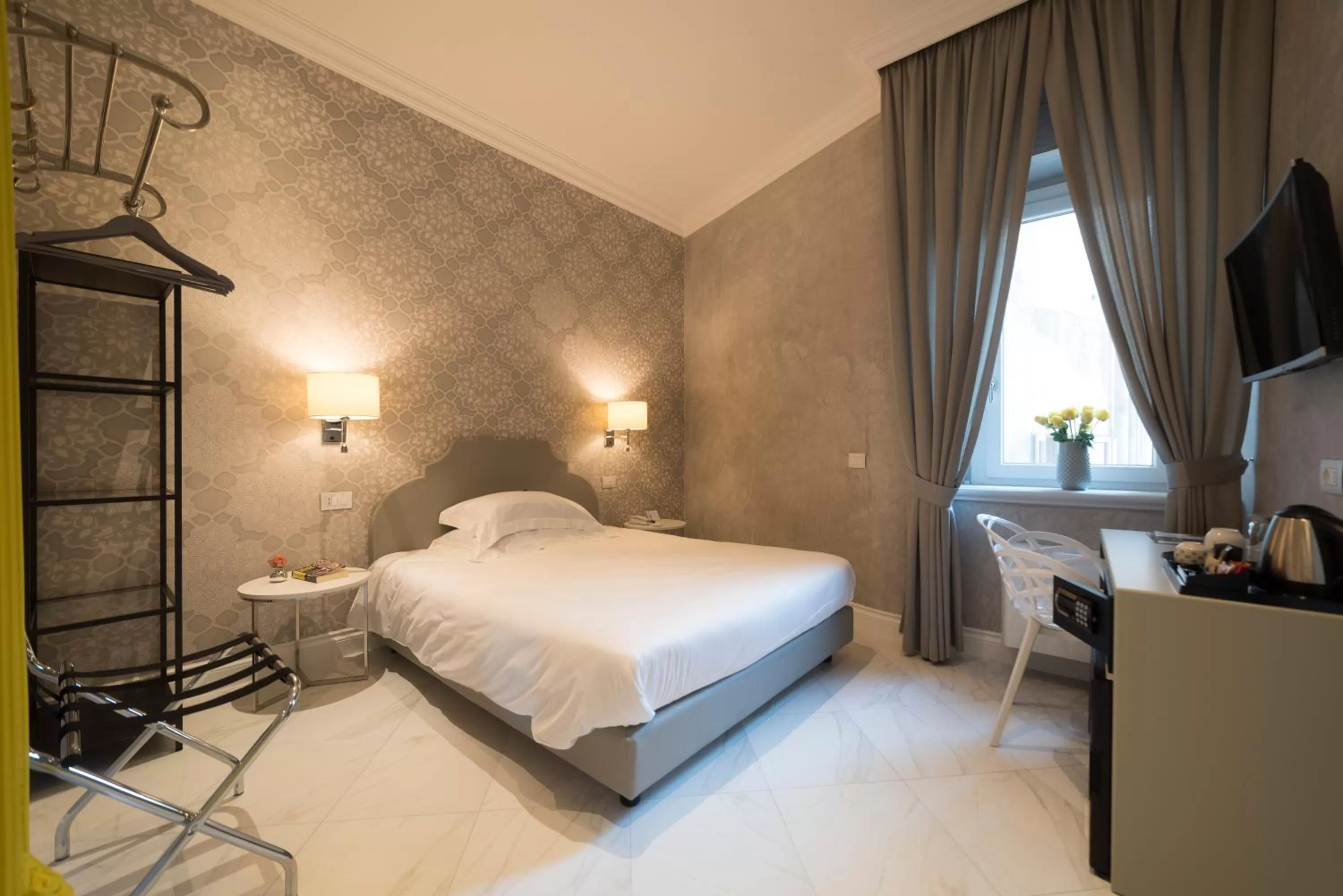 Photo of the whole room, Bed in Altavilla Boutique Hotel