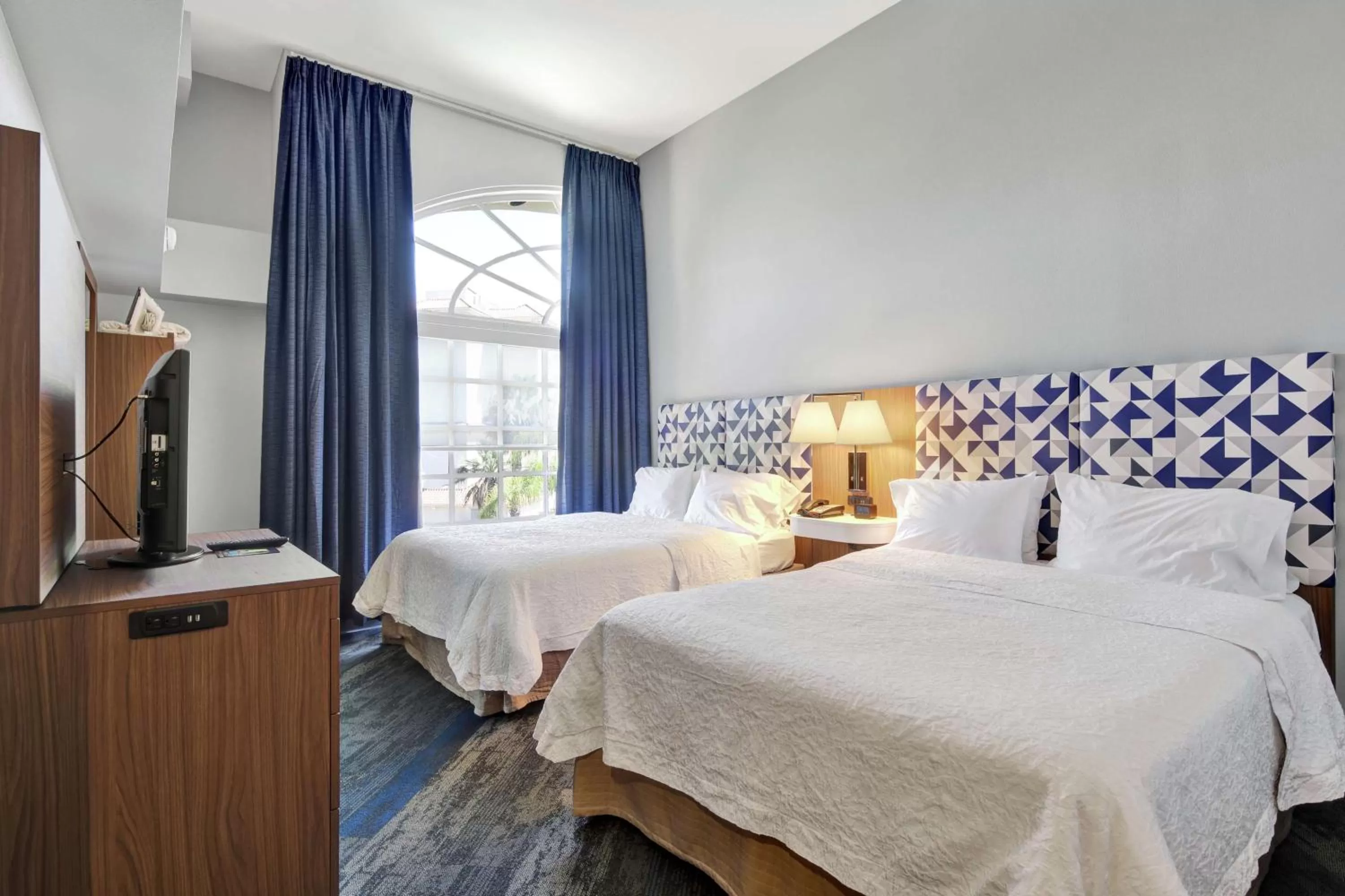 Bedroom, Bed in Express Inn