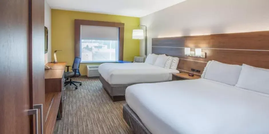 Bed in Holiday Inn Express Hotel & Suites Mount Juliet - Nashville Area, an IHG Hotel