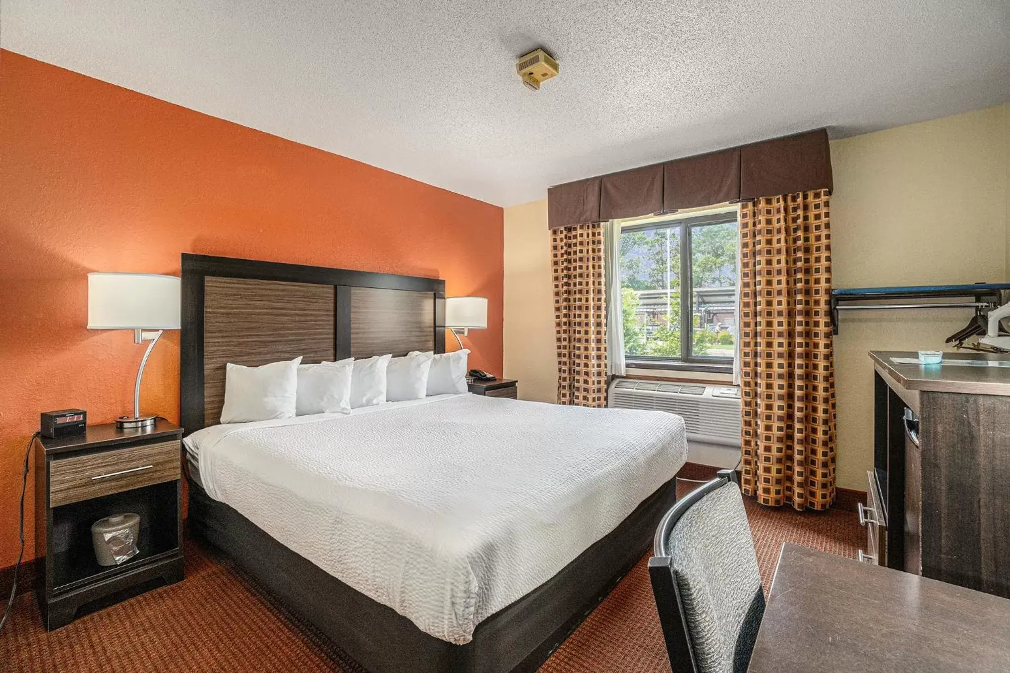 Bed in Days Inn & Suites by Wyndham Traverse City