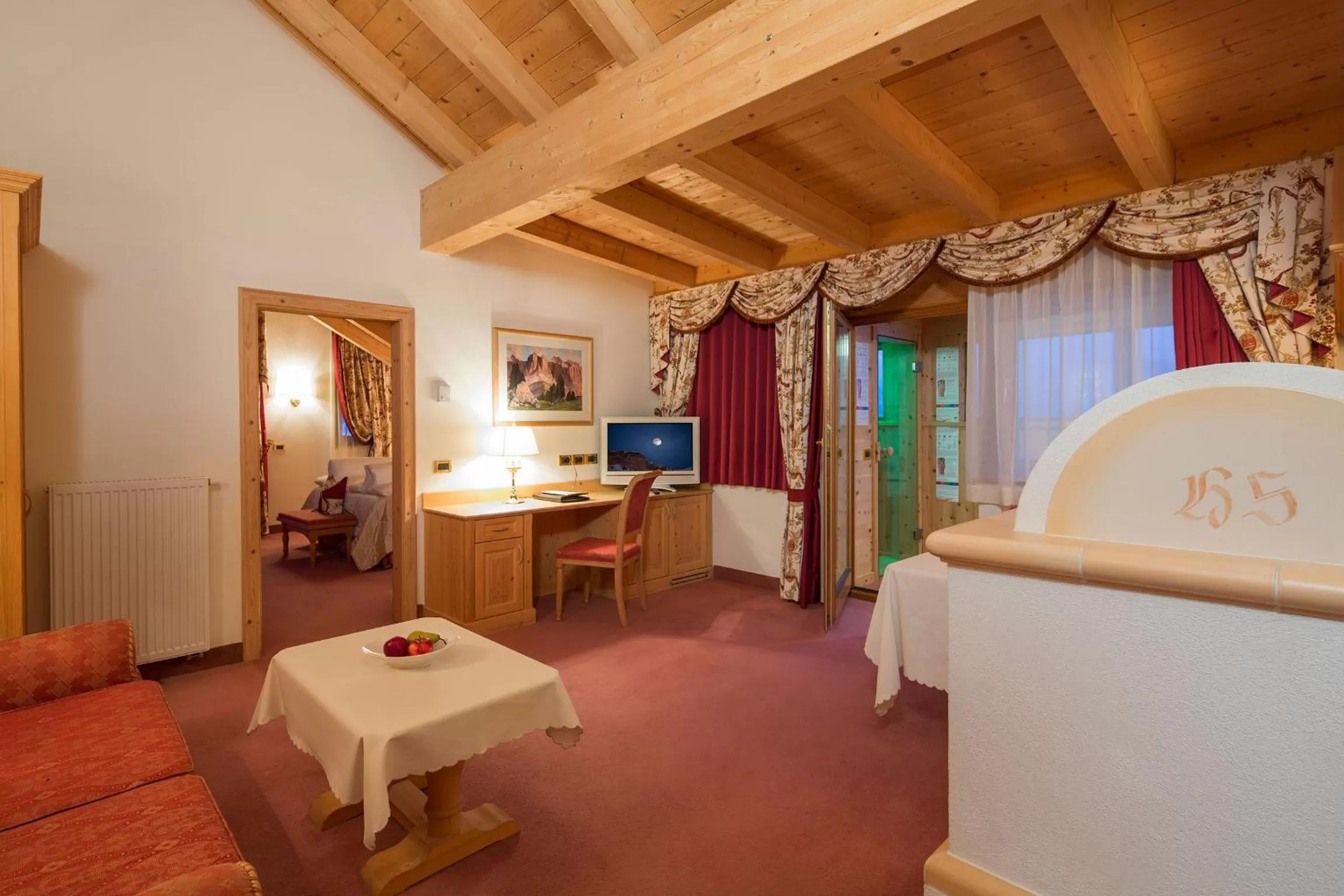 Photo of the whole room, Bed in Hotel Sassongher