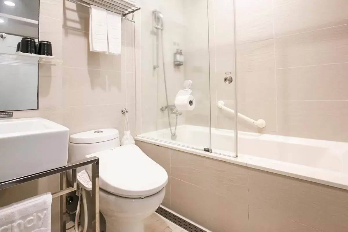 Toilet, Bathroom in Dandy Hotel - Tianjin Branch