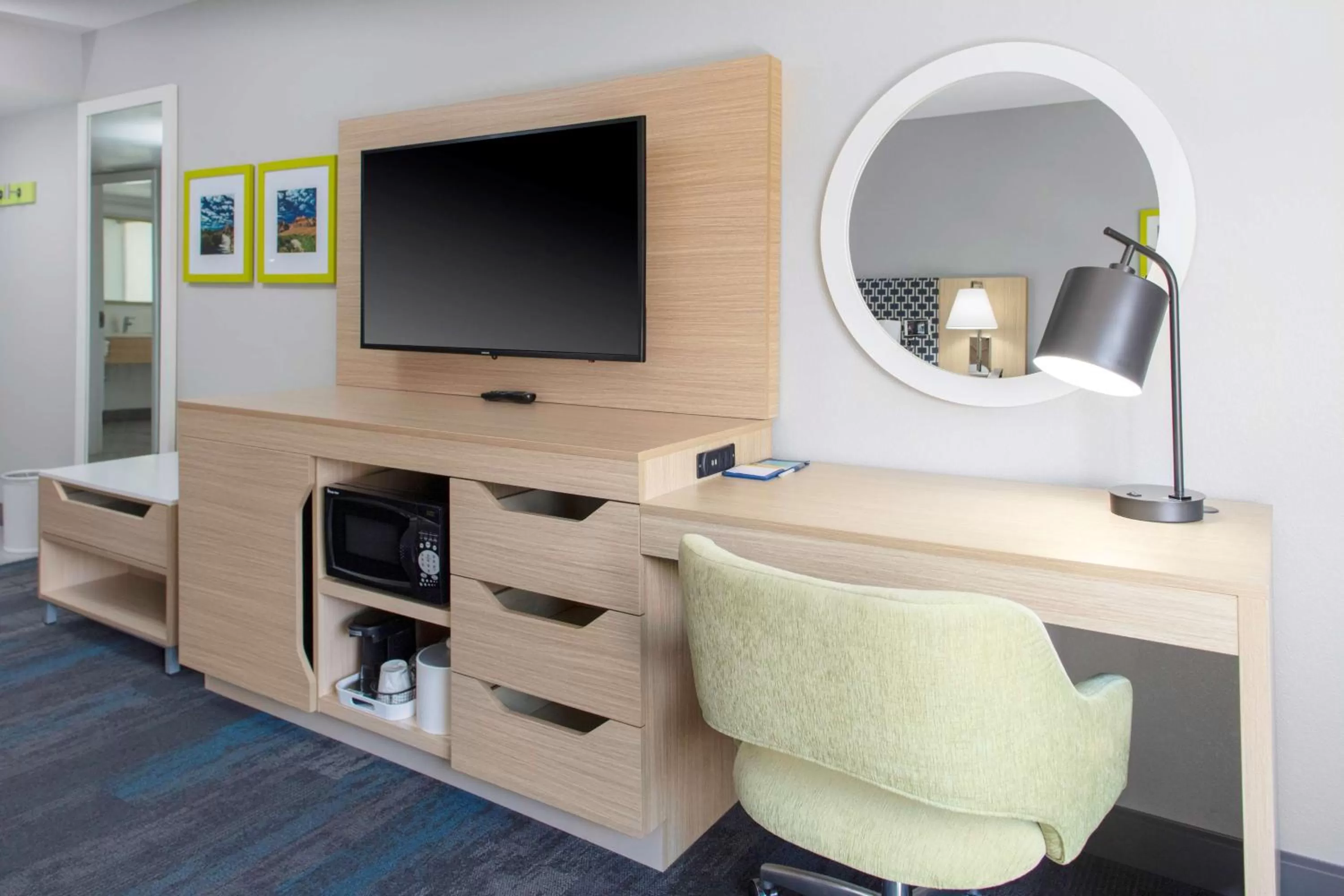 Bedroom in Hampton Inn Las Vegas/Summerlin