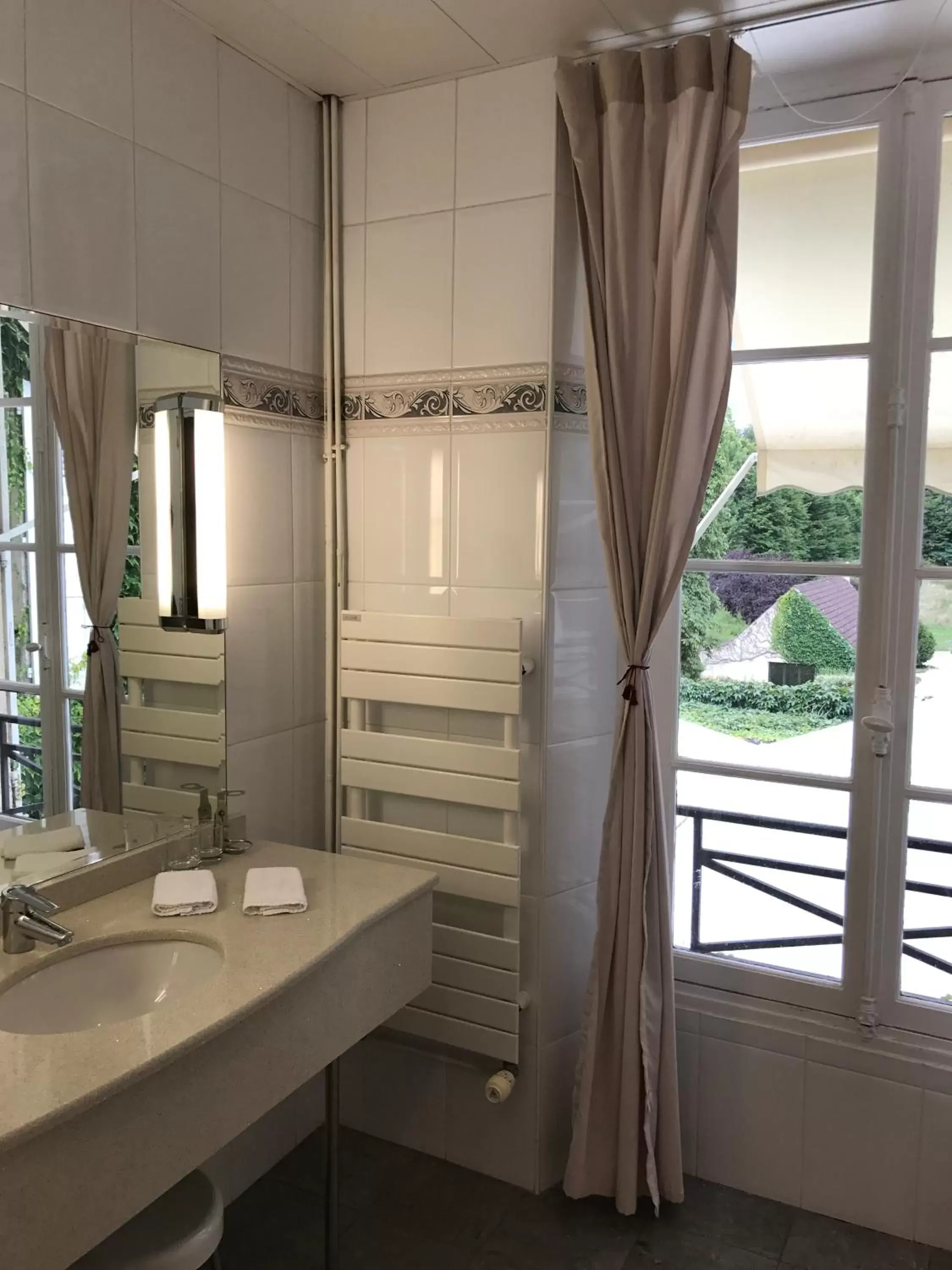 Bathroom in Château de Sancy