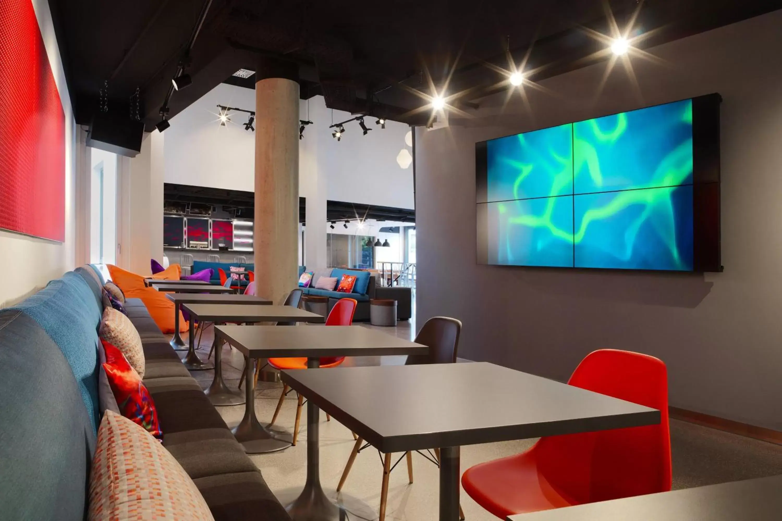 Lounge or bar in Aloft Stuttgart