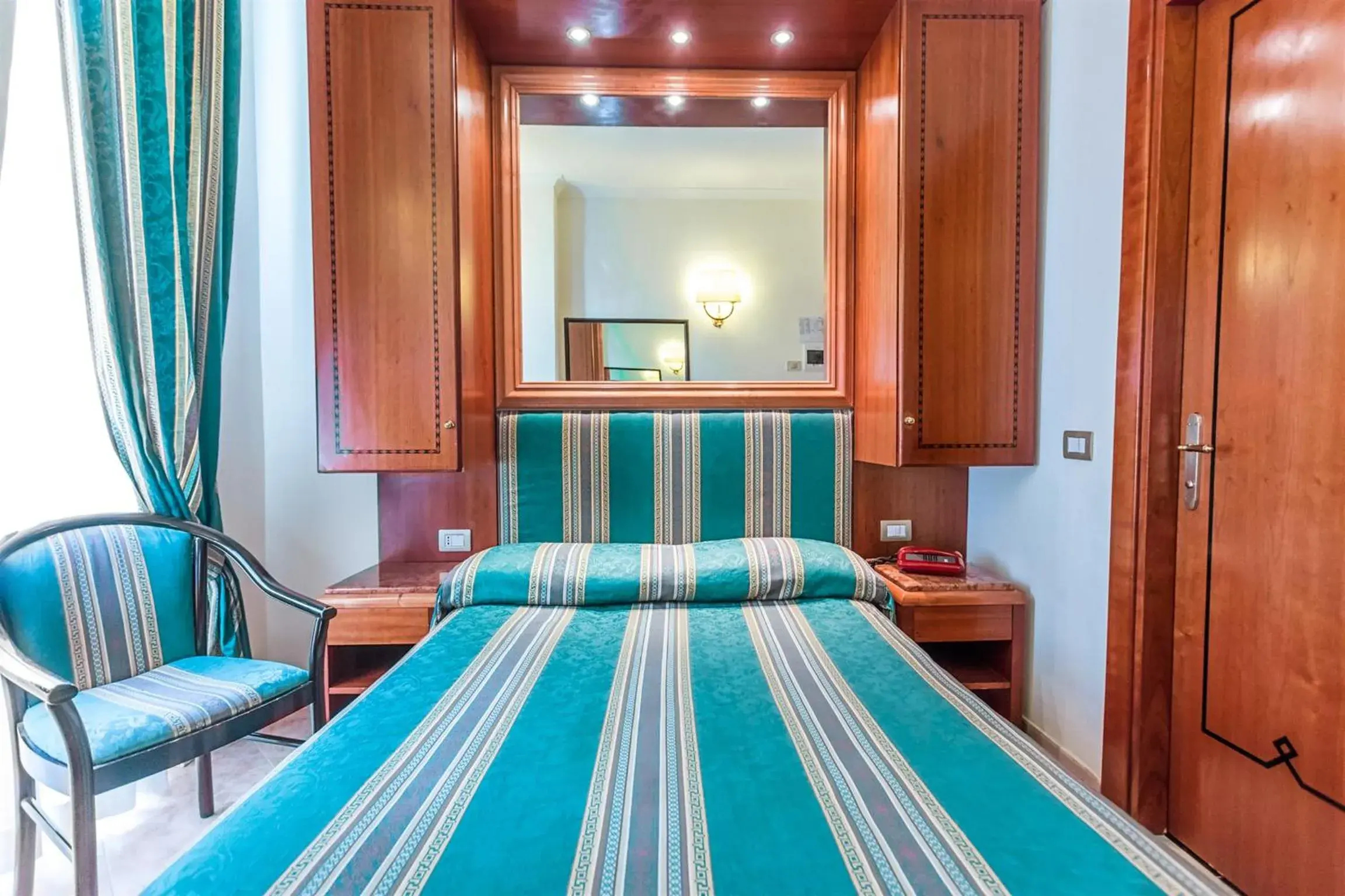 Bedroom, Bed in Raeli Hotel Floridia