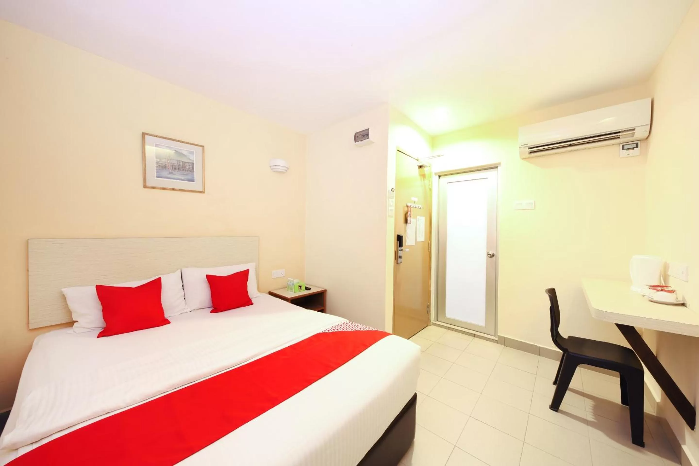 Bedroom in Super OYO 635 Seven Days Hotel