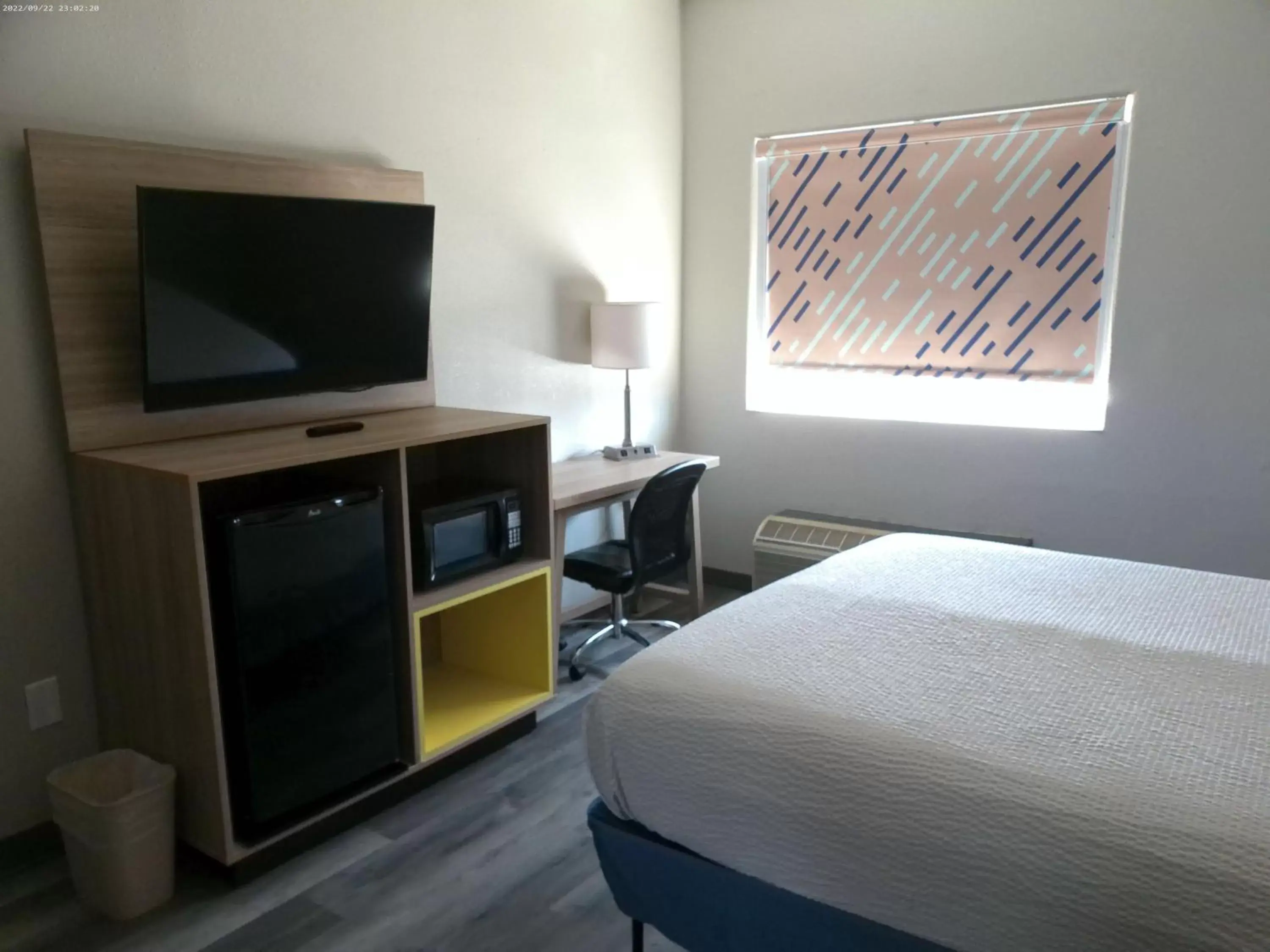 TV/Entertainment Center in Days Inn & Suites by Wyndham Tucson/Marana