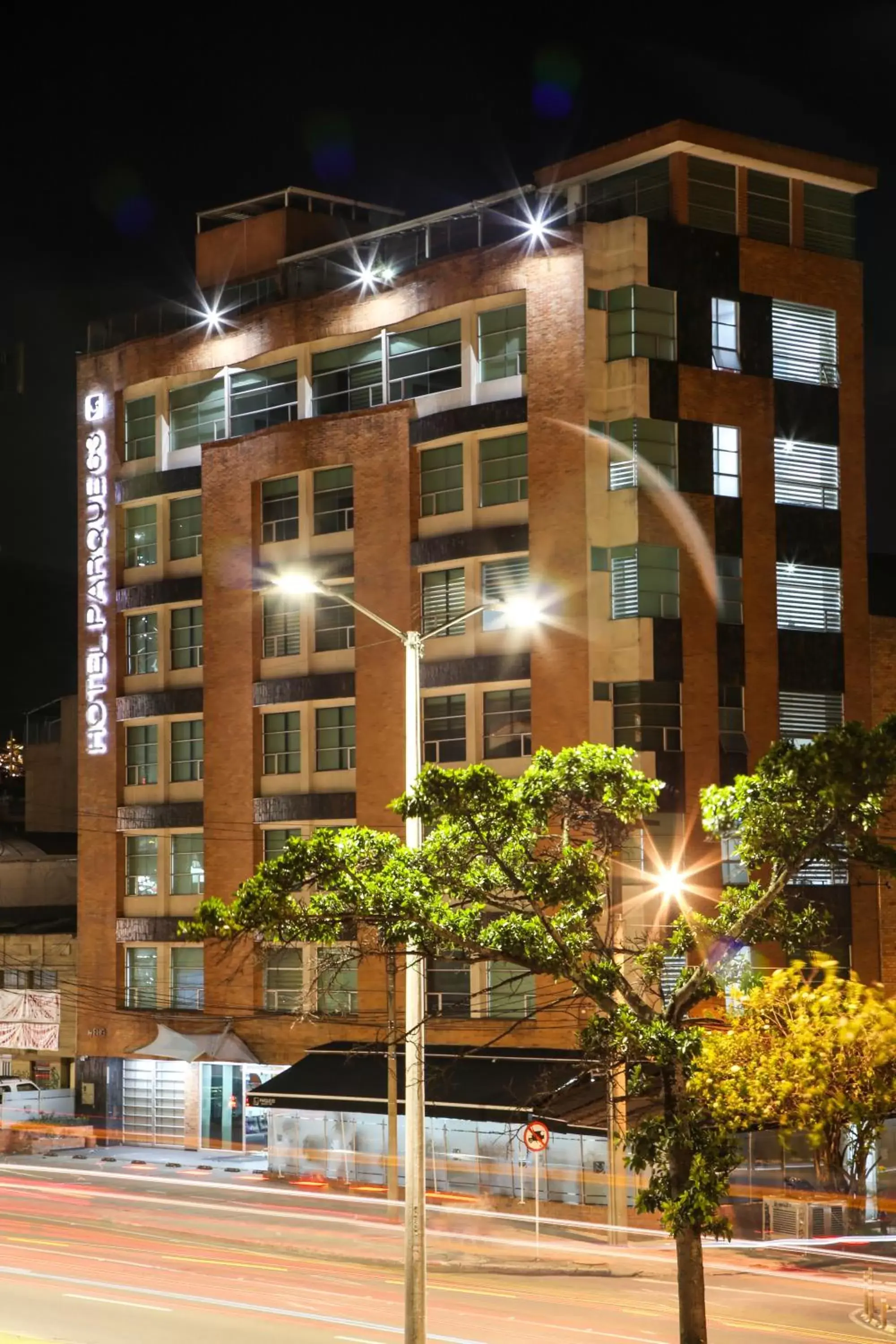 Facade/entrance, Property Building in Hotel Parque 63