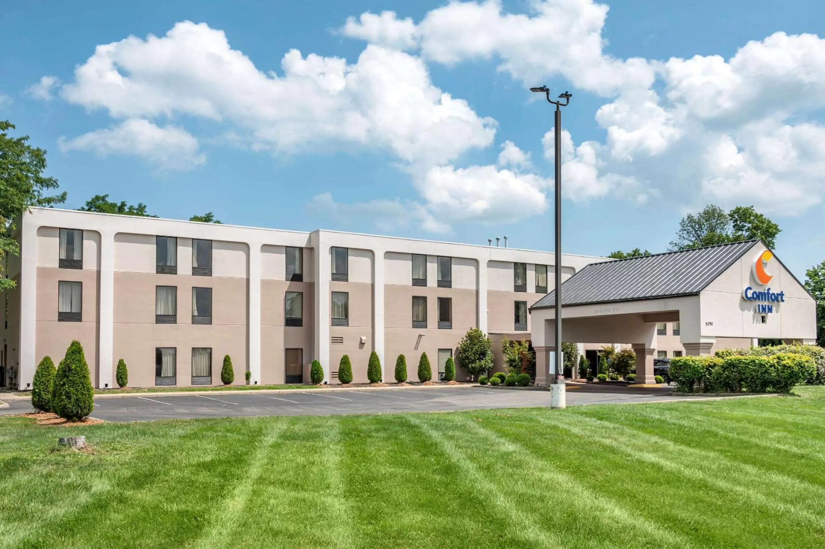 Property building in Comfort Inn Oxford - University Area