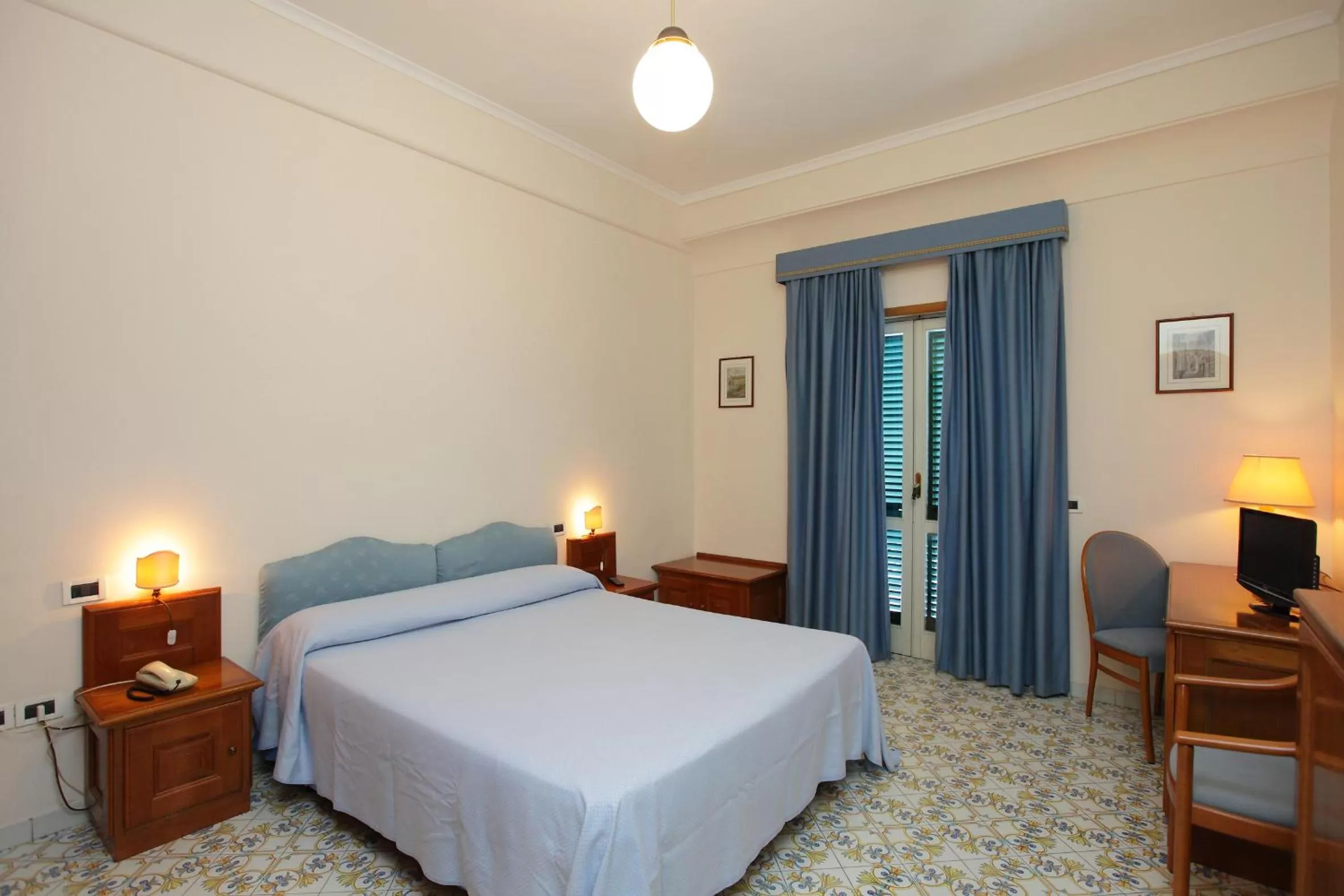 Bed in Hotel Mega Mare