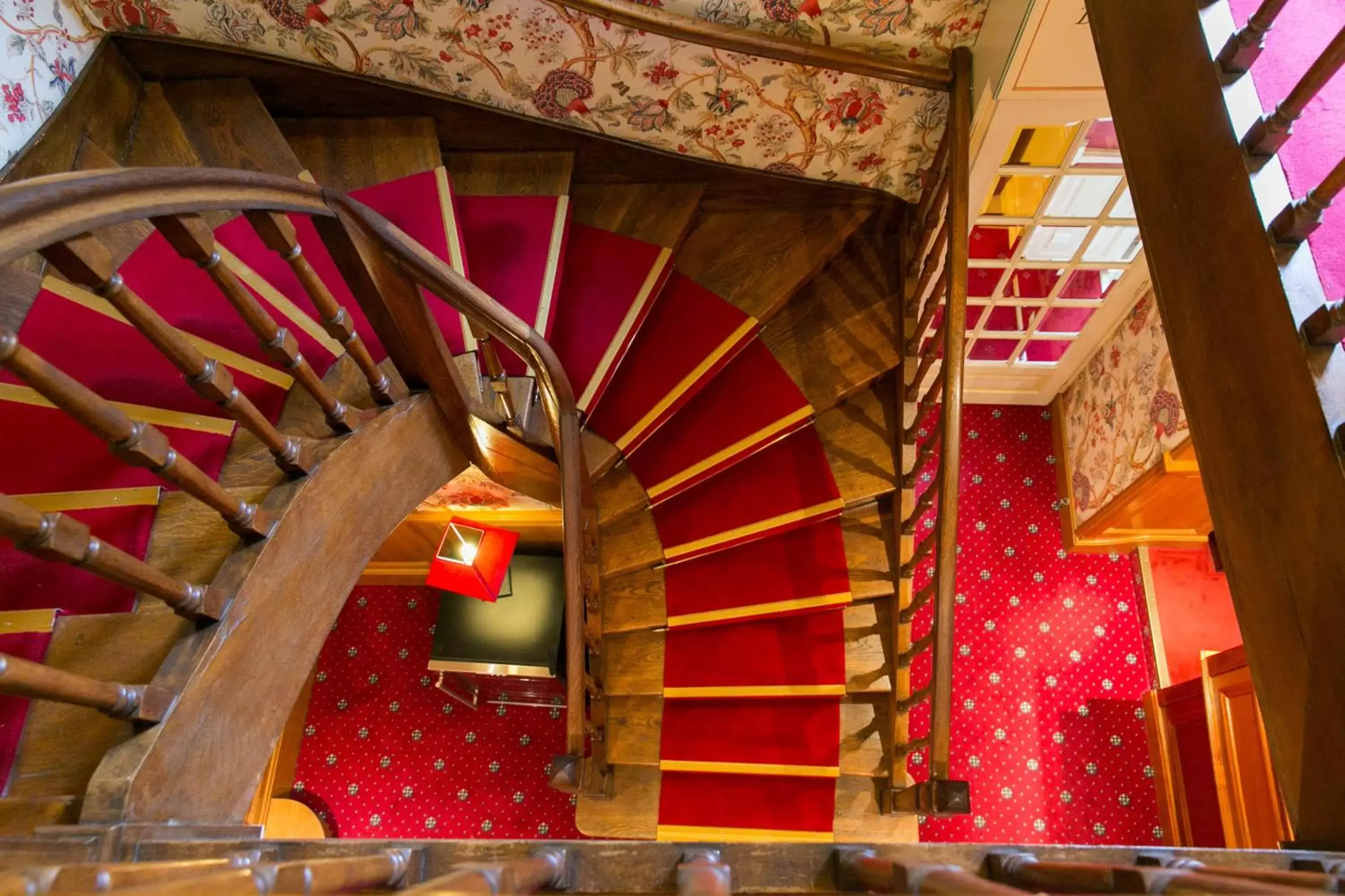 Lobby or reception in Best Western Hôtel De France Lobby or reception in Best Western Hôtel De France