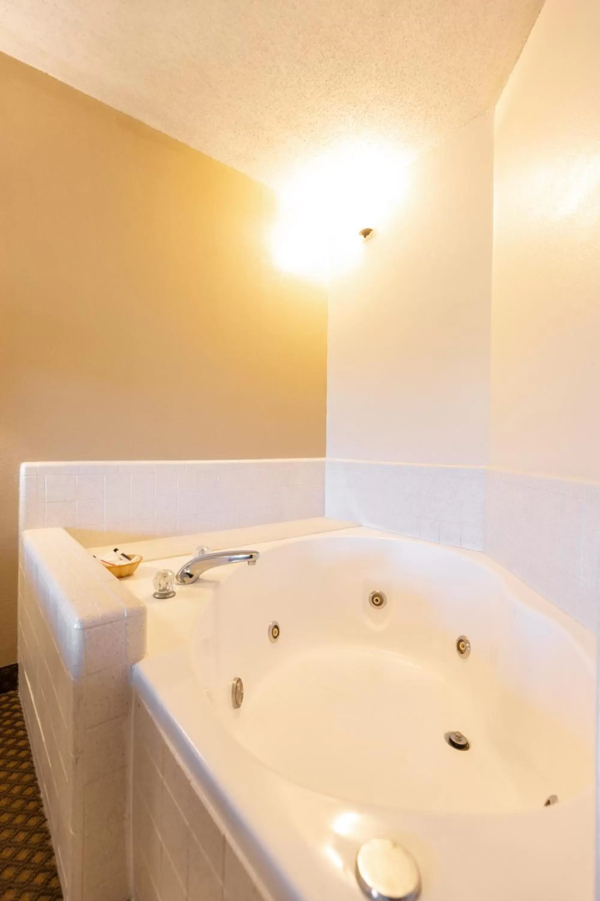 Area and facilities, Bathroom in Days Inn by Wyndham Kuttawa/Eddyville