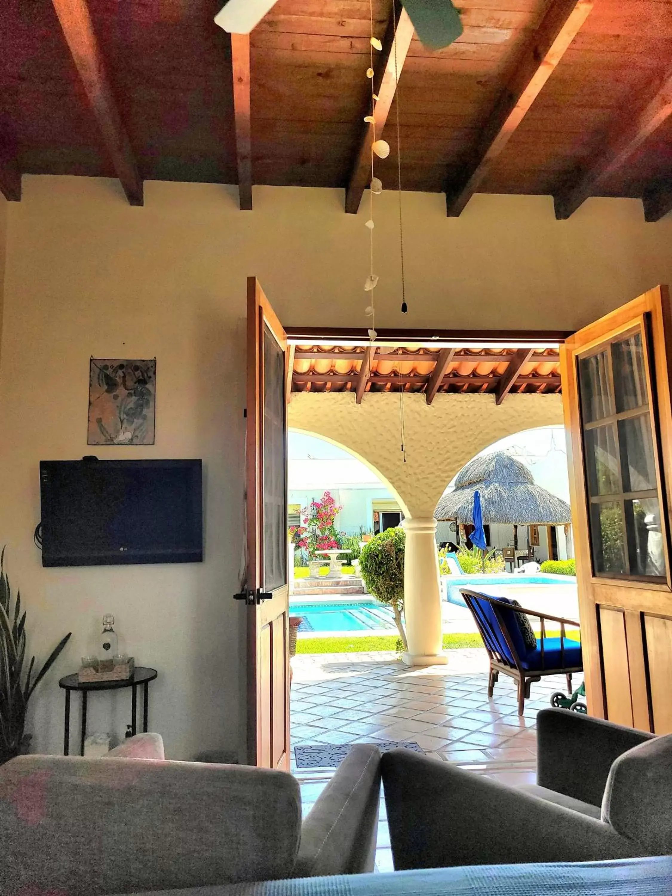 Pool view, TV/Entertainment Center in Casa Magdalena