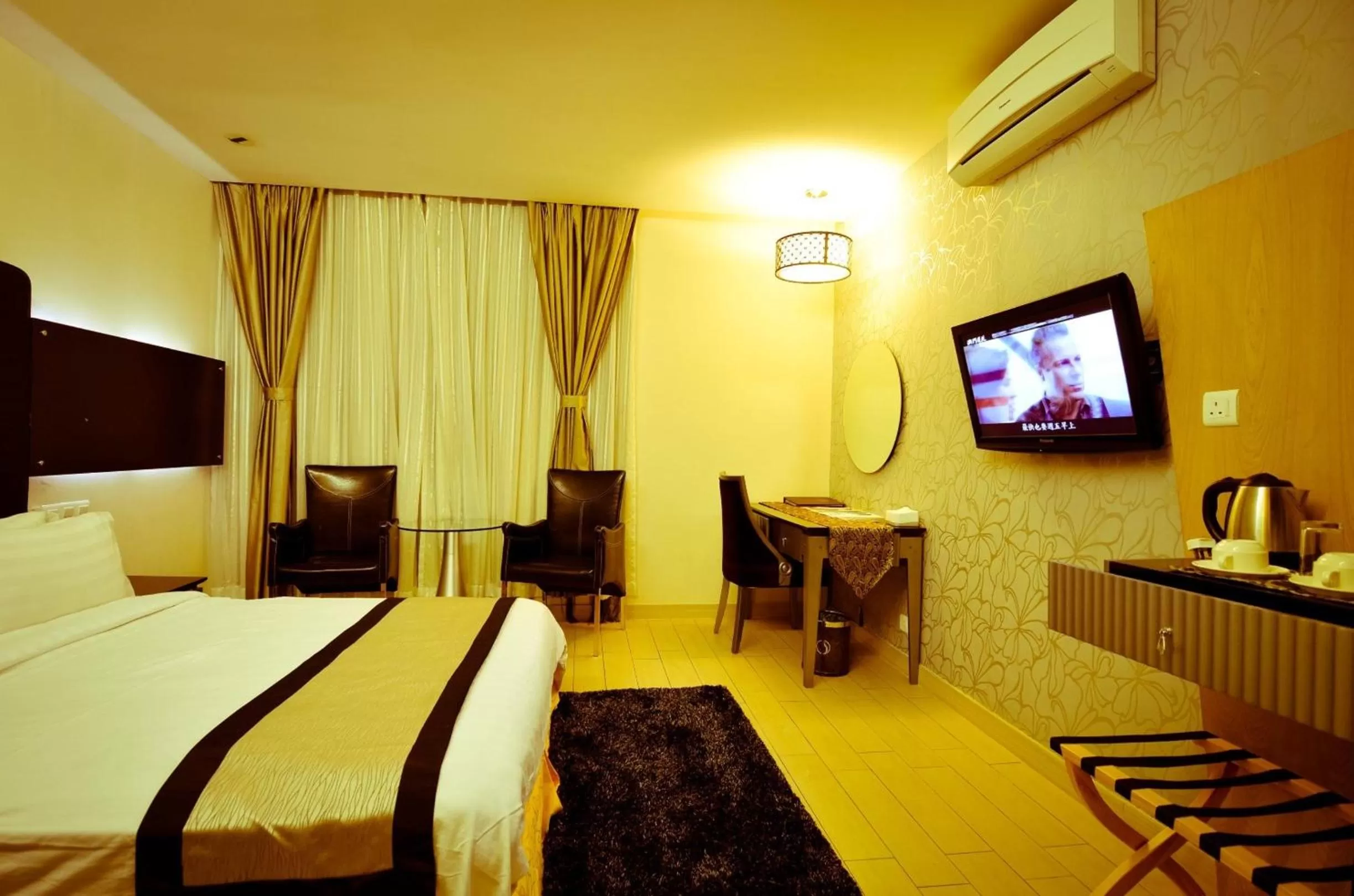 Bed in Shervinton Executive Boutique Hotel