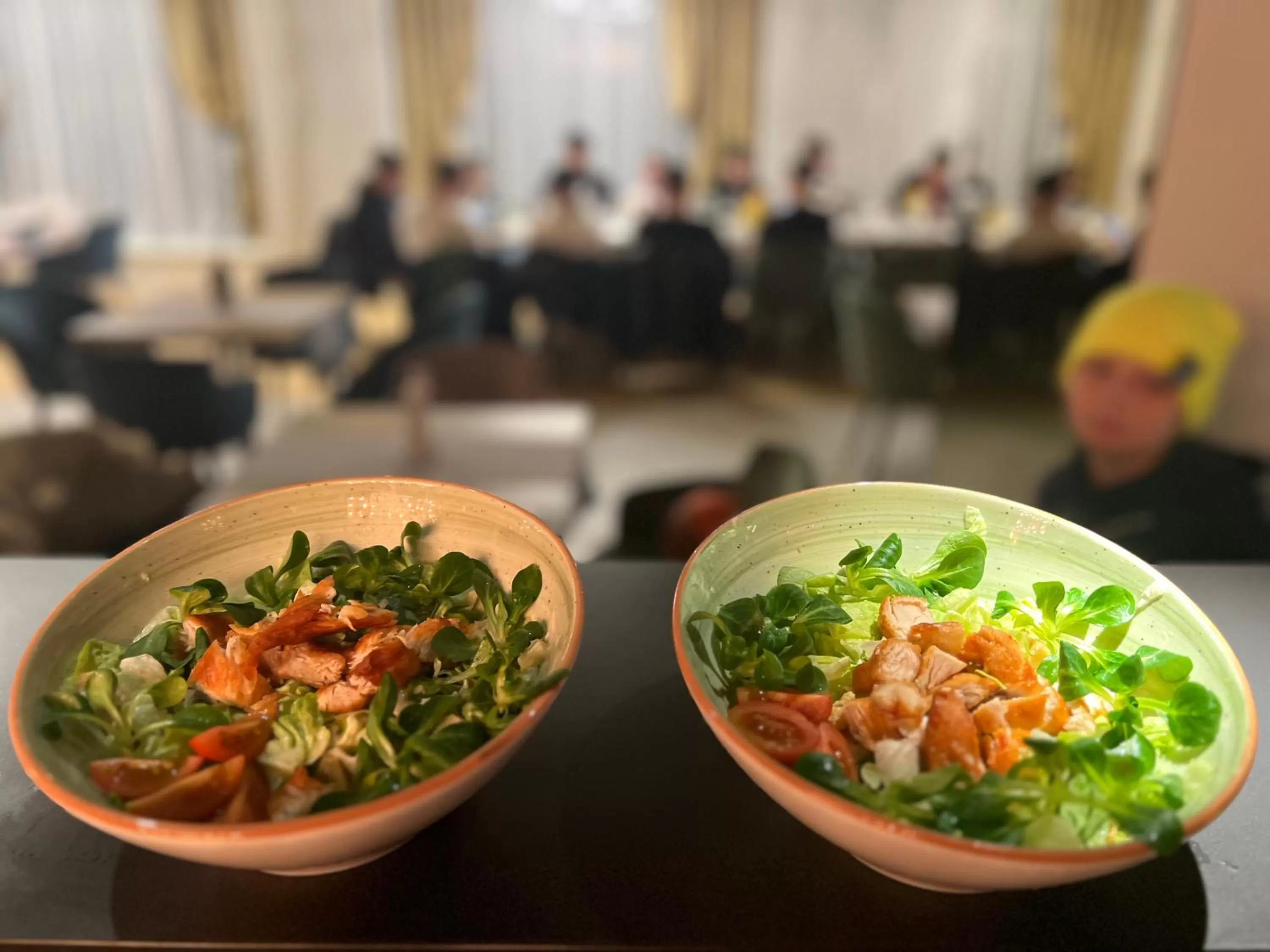 Restaurant/places to eat in Hotel Clipa