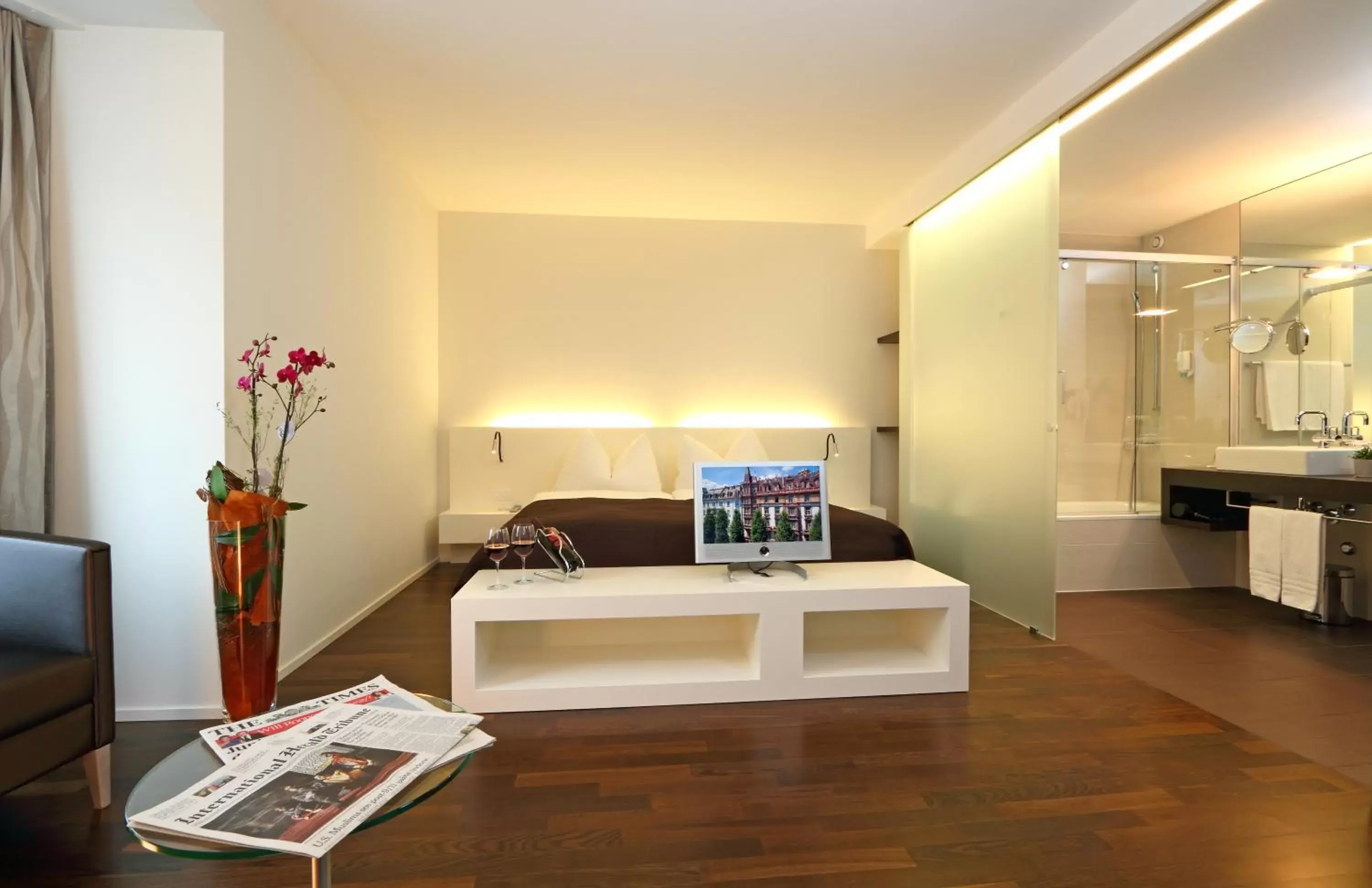 Photo of the whole room, Seating Area in Waldstätterhof Swiss Quality Hotel