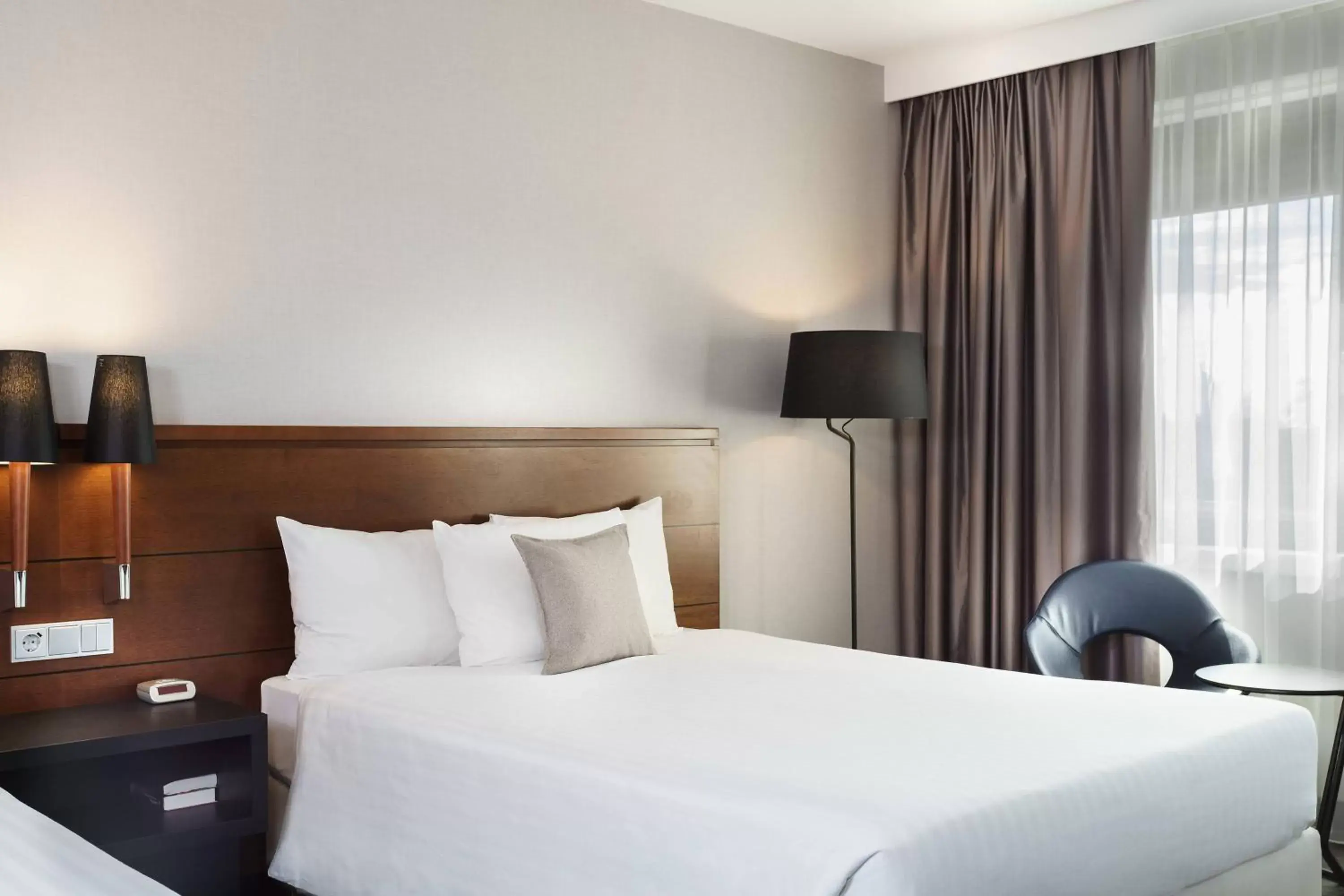 Photo of the whole room, Bed in Courtyard by Marriott Amsterdam Airport