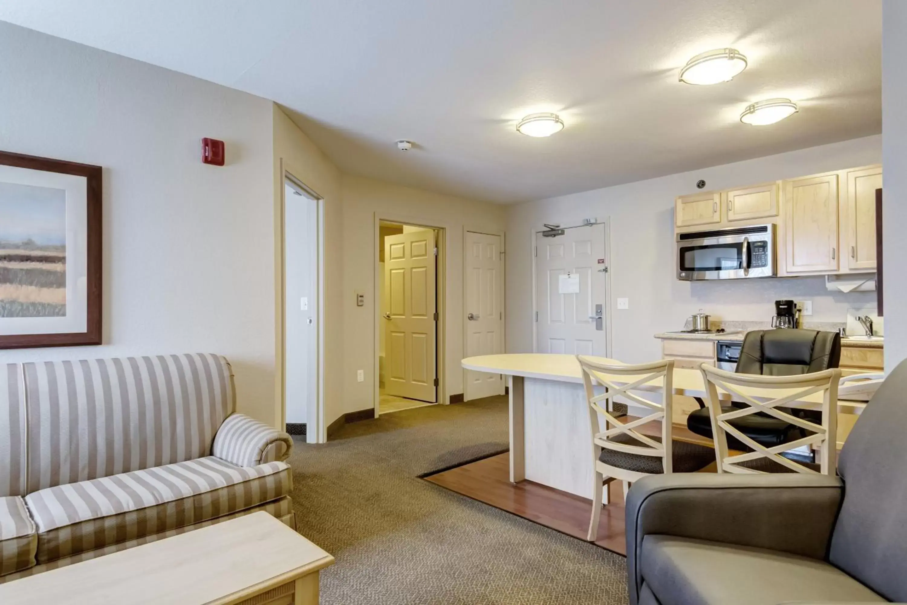 Photo of the whole room, Seating Area in Candlewood Suites Paducah, an IHG Hotel