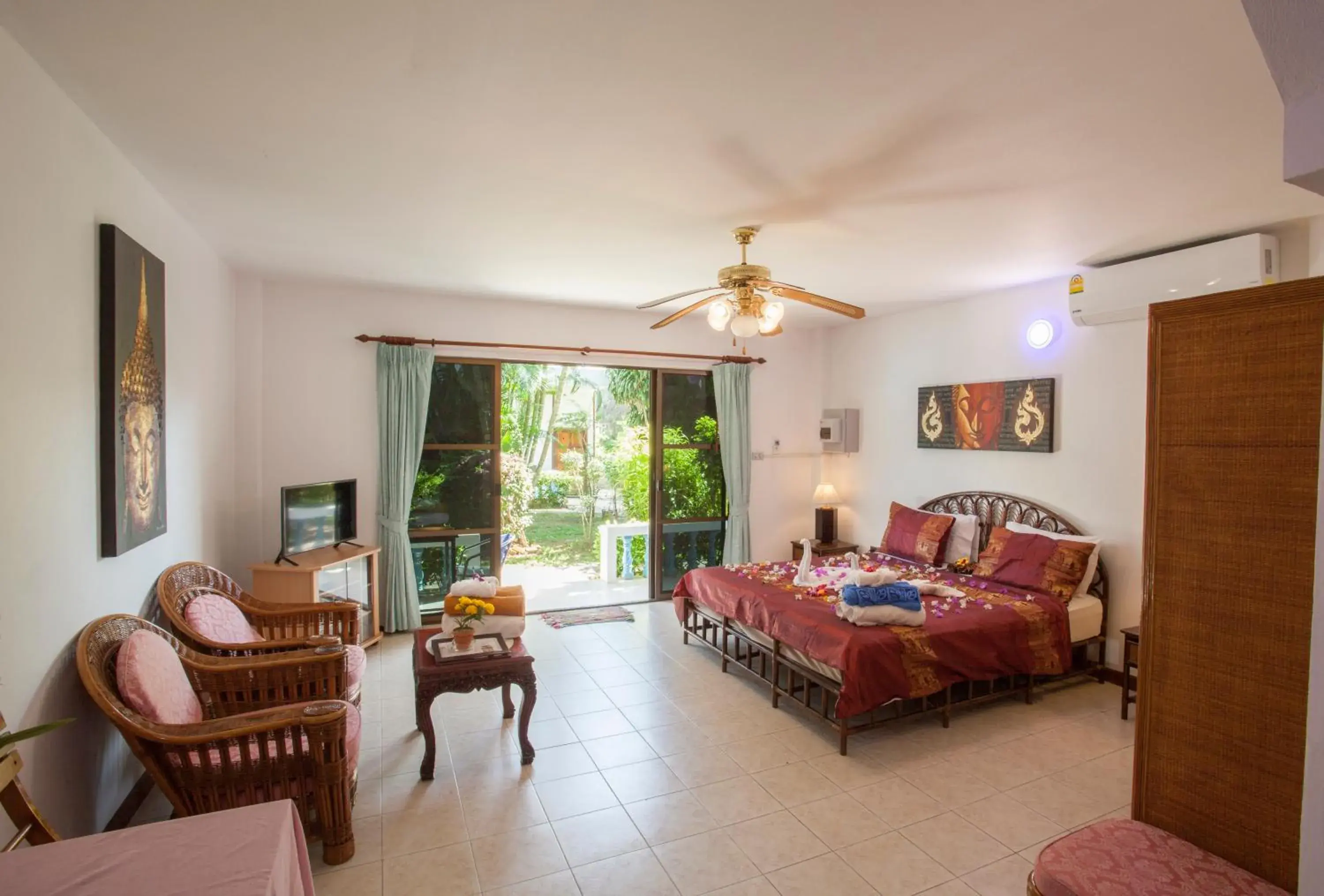 Living room in Ya Nui Resort - SHA EXTRA Plus Living room in Ya Nui Resort - SHA EXTRA Plus