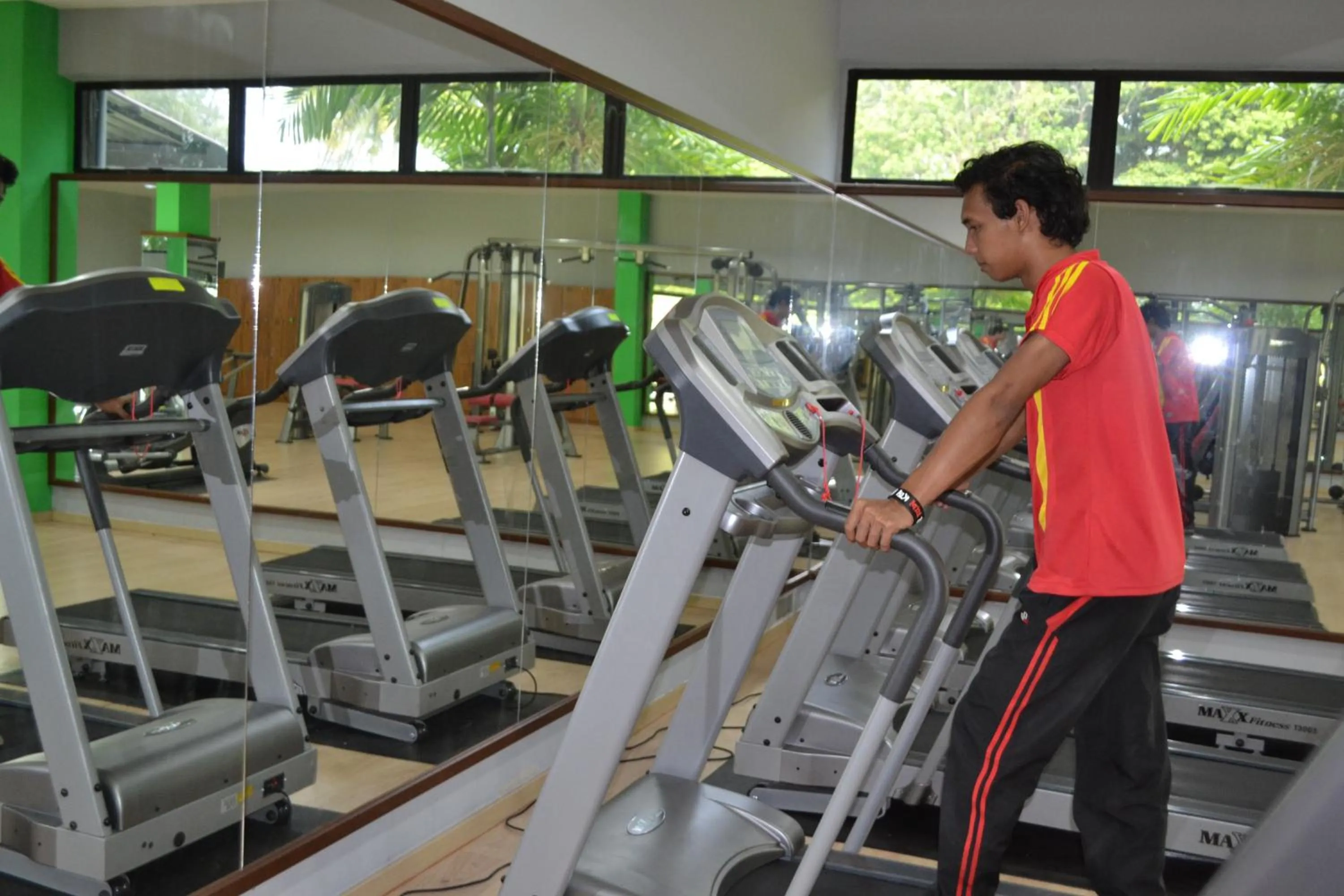 Fitness centre/facilities in De Rhu Beach Resort