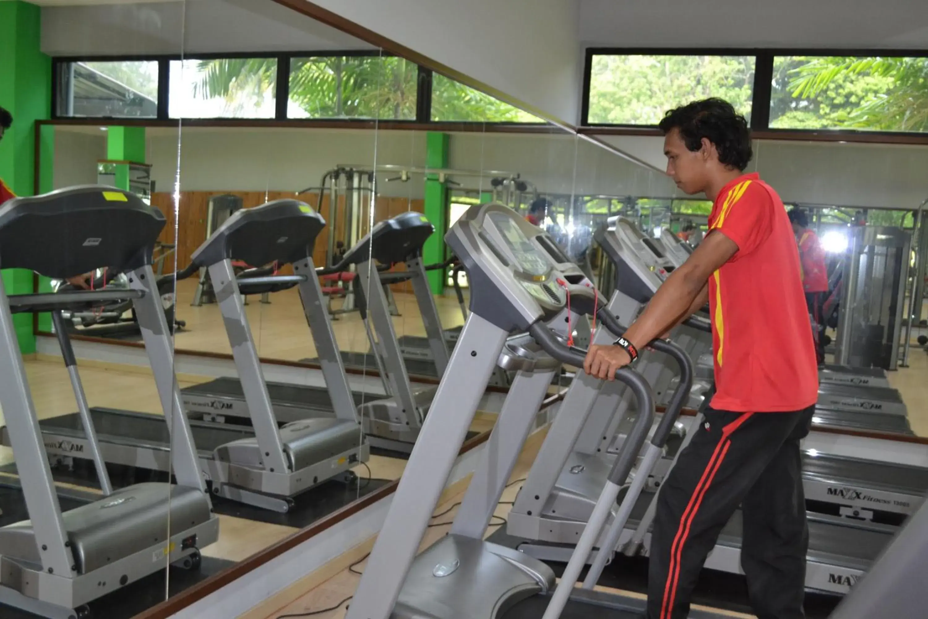 Fitness centre/facilities in De Rhu Beach Resort Fitness centre/facilities in De Rhu Beach Resort