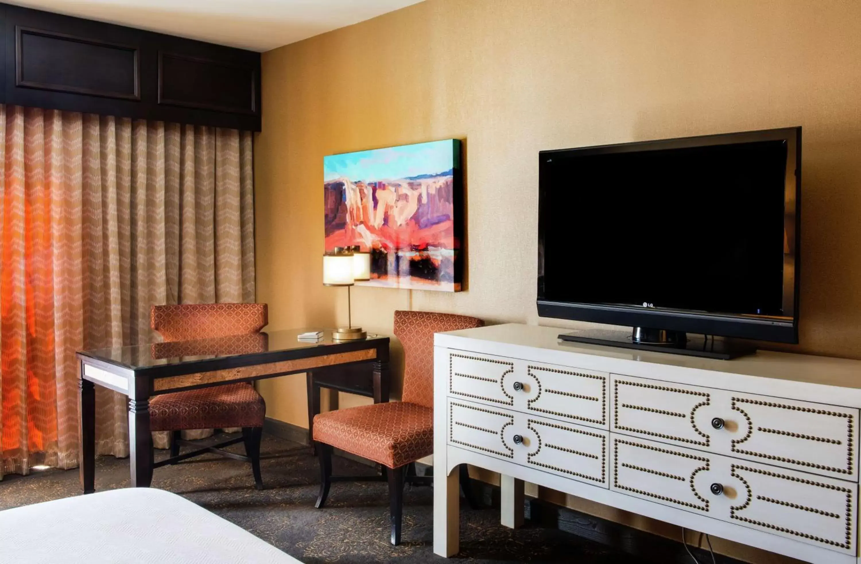Bedroom, TV/Entertainment Center in Hilton Santa Fe Historic Plaza