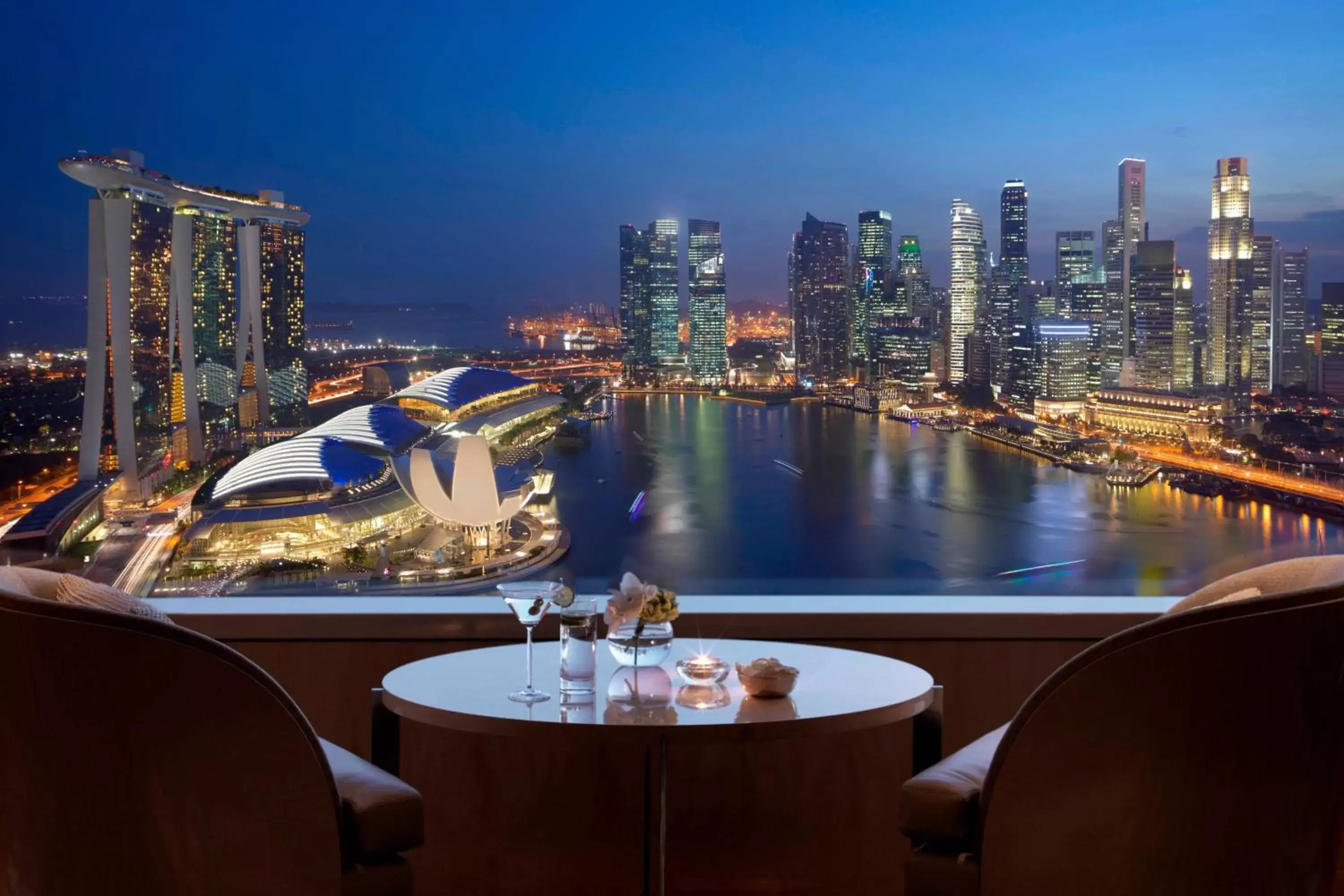 Lounge or bar in The Ritz-Carlton, Millenia Singapore