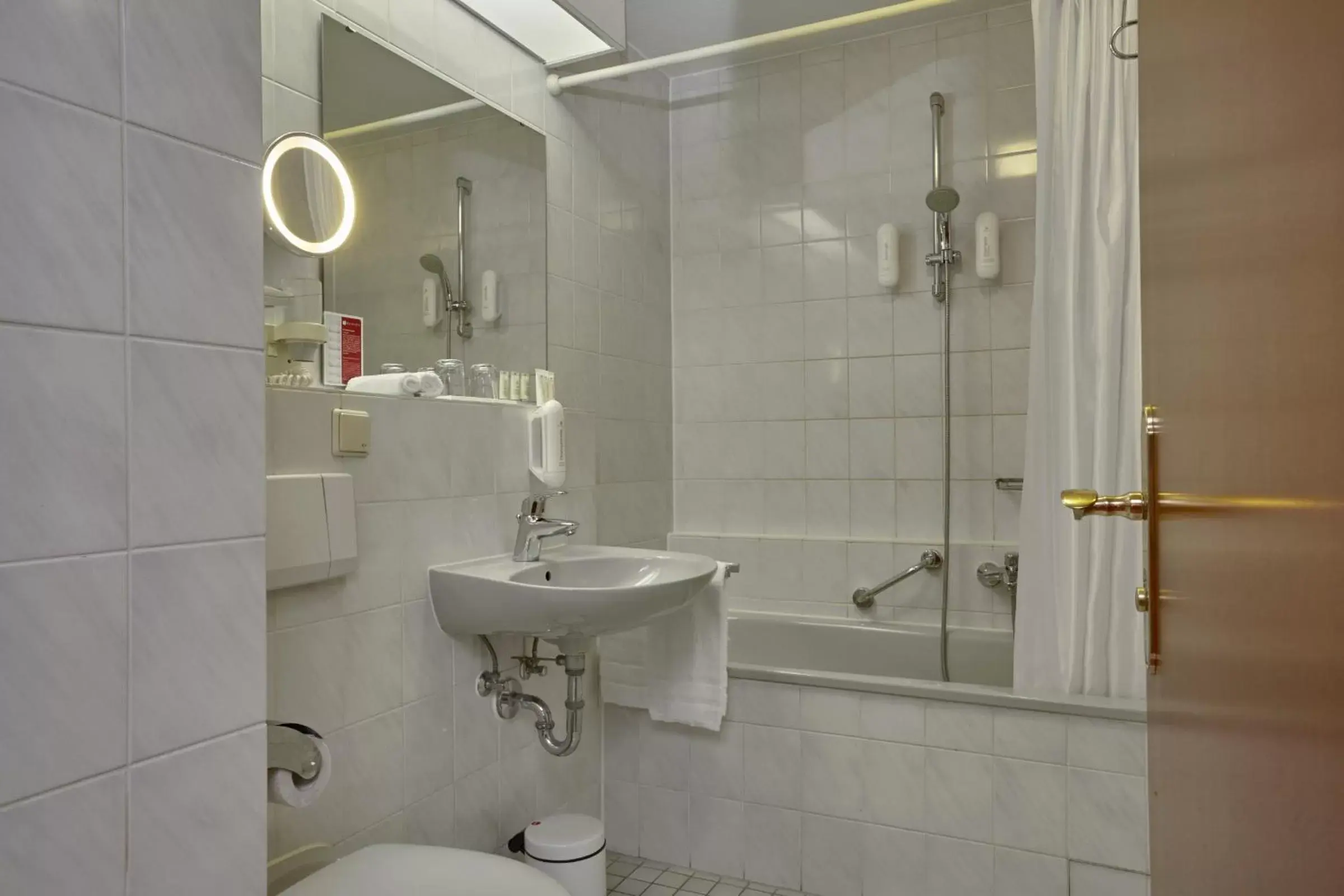 Toilet, Bathroom in Novum Hotel Mannheim City