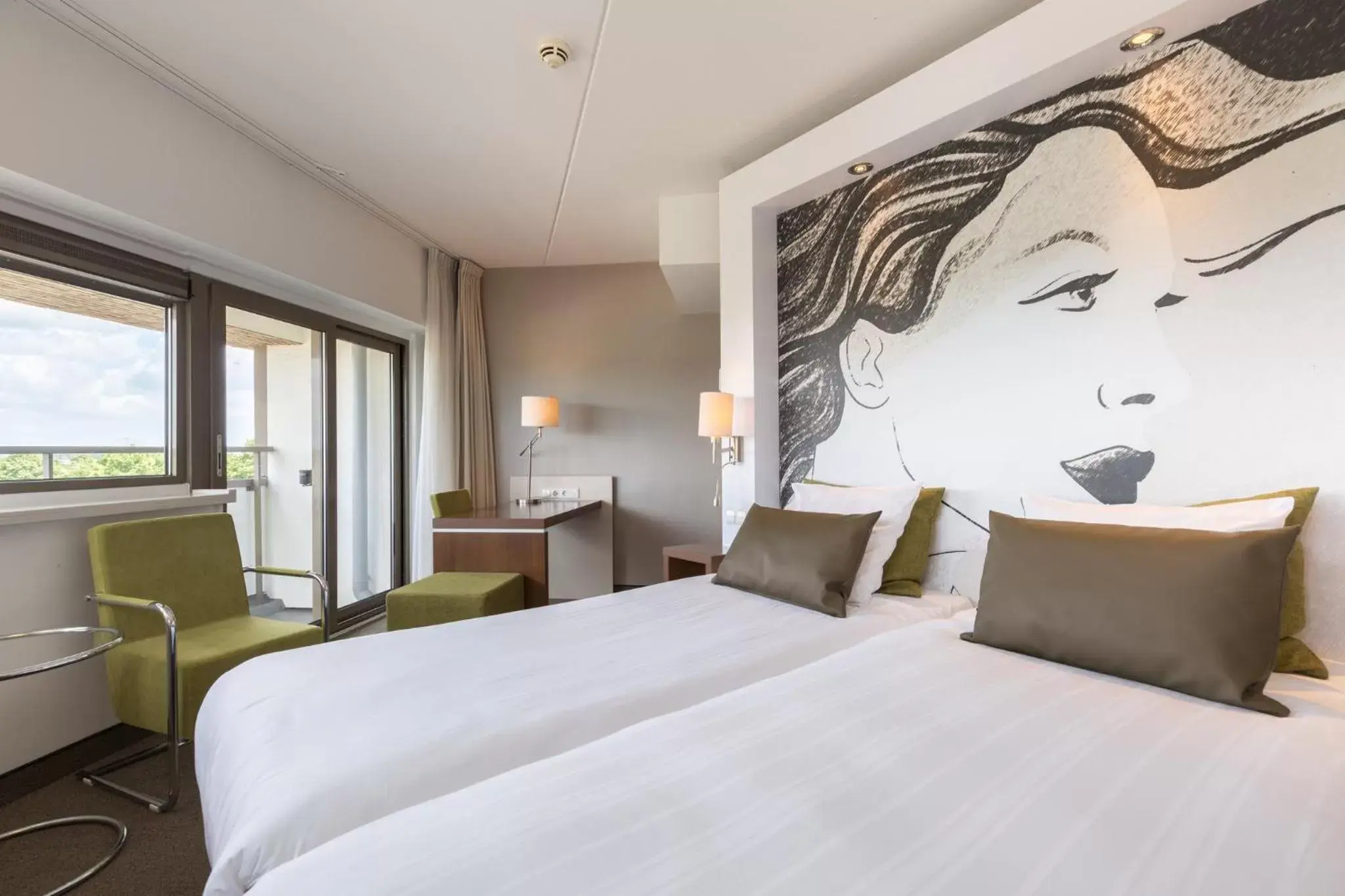 Lobby or reception, Bed in Leonardo Hotel Papendrecht