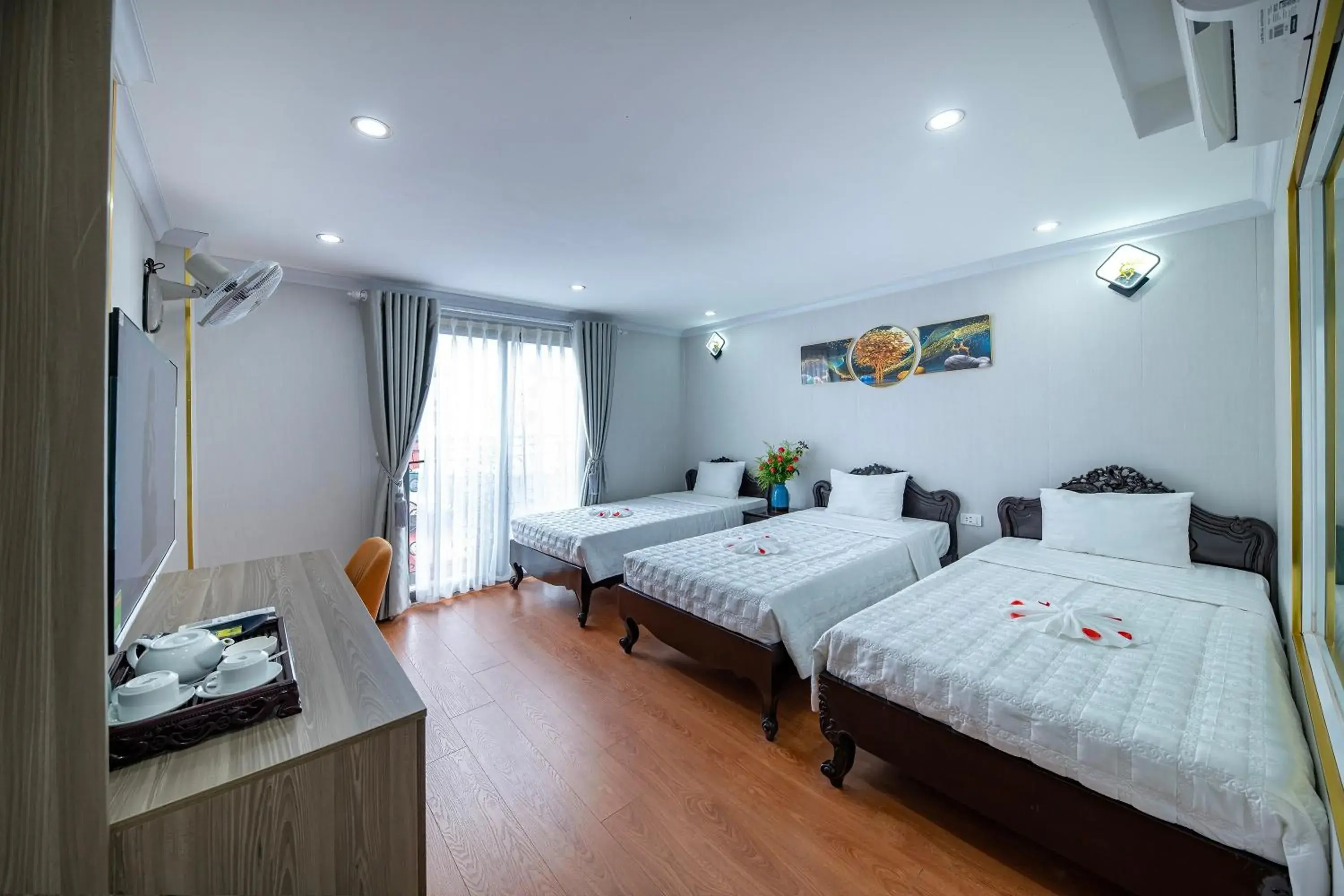 Photo of the whole room in Hanoi City Guest House