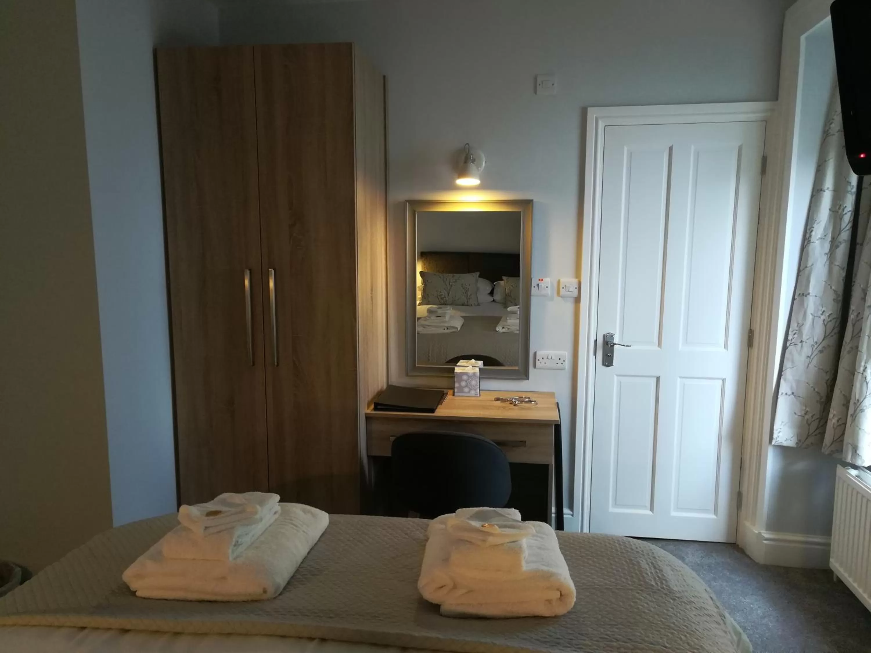 Shower, Bed in Aberconwy House B&B