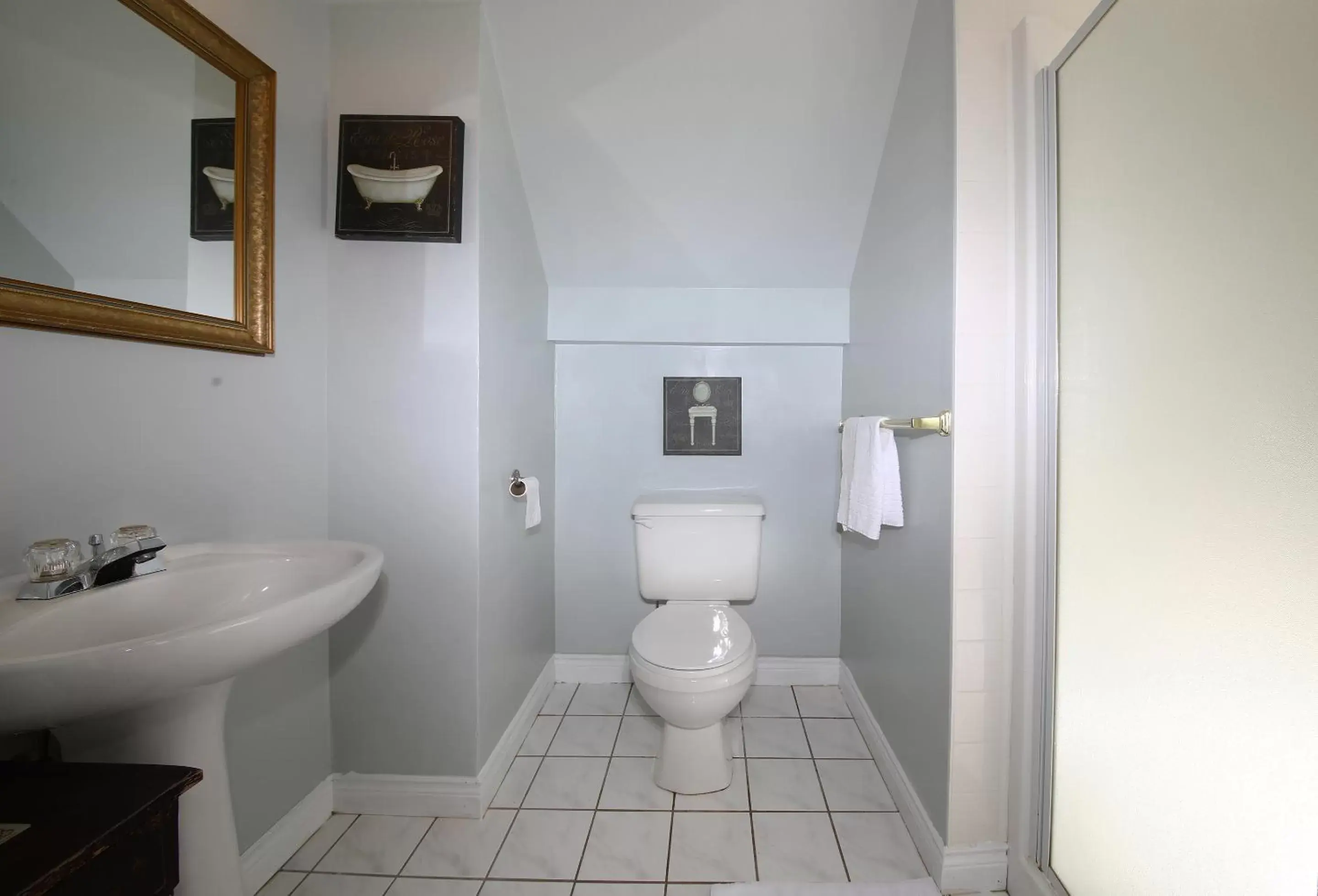 Toilet, Bathroom in The Eden Hall Inn