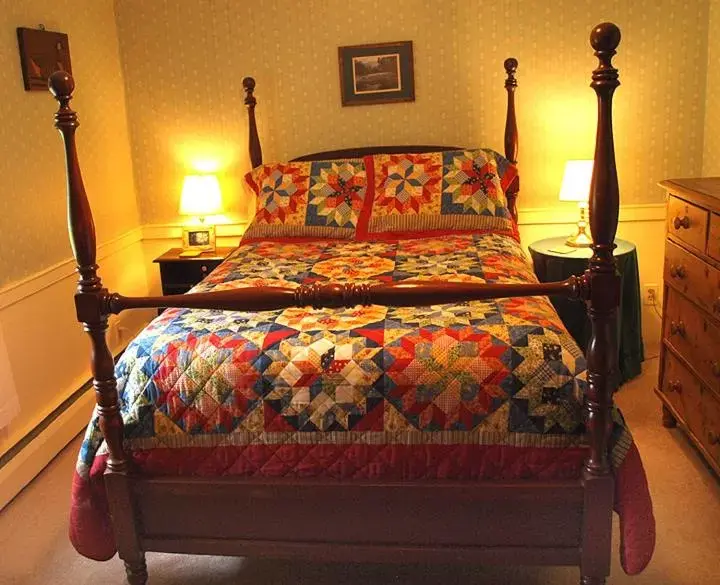 Bed in Colonel Spencer Inn