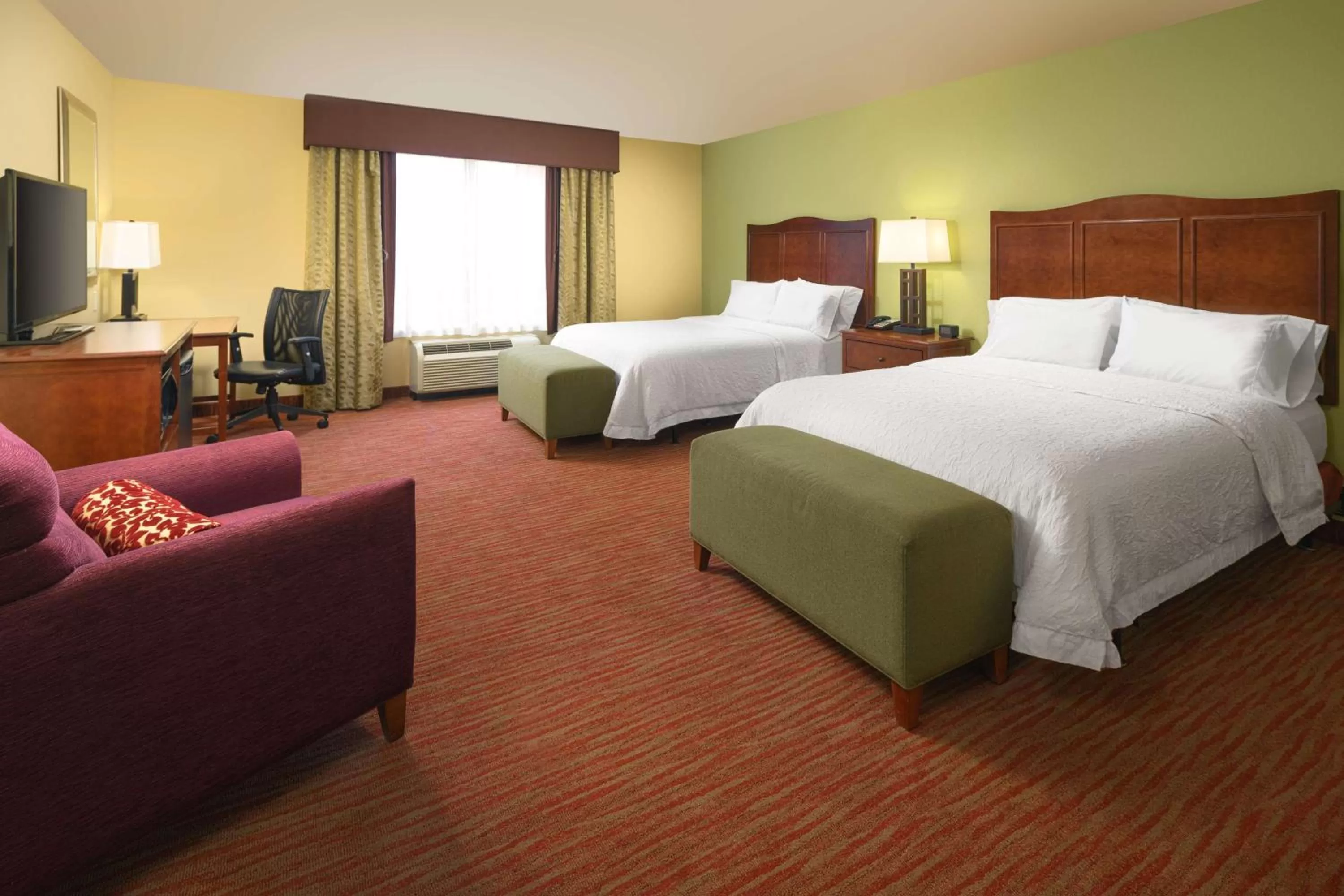 Queen Room with Two Queen Beds and Bath Tub - Disability/Hearing Accessible in Hampton Inn Kimball