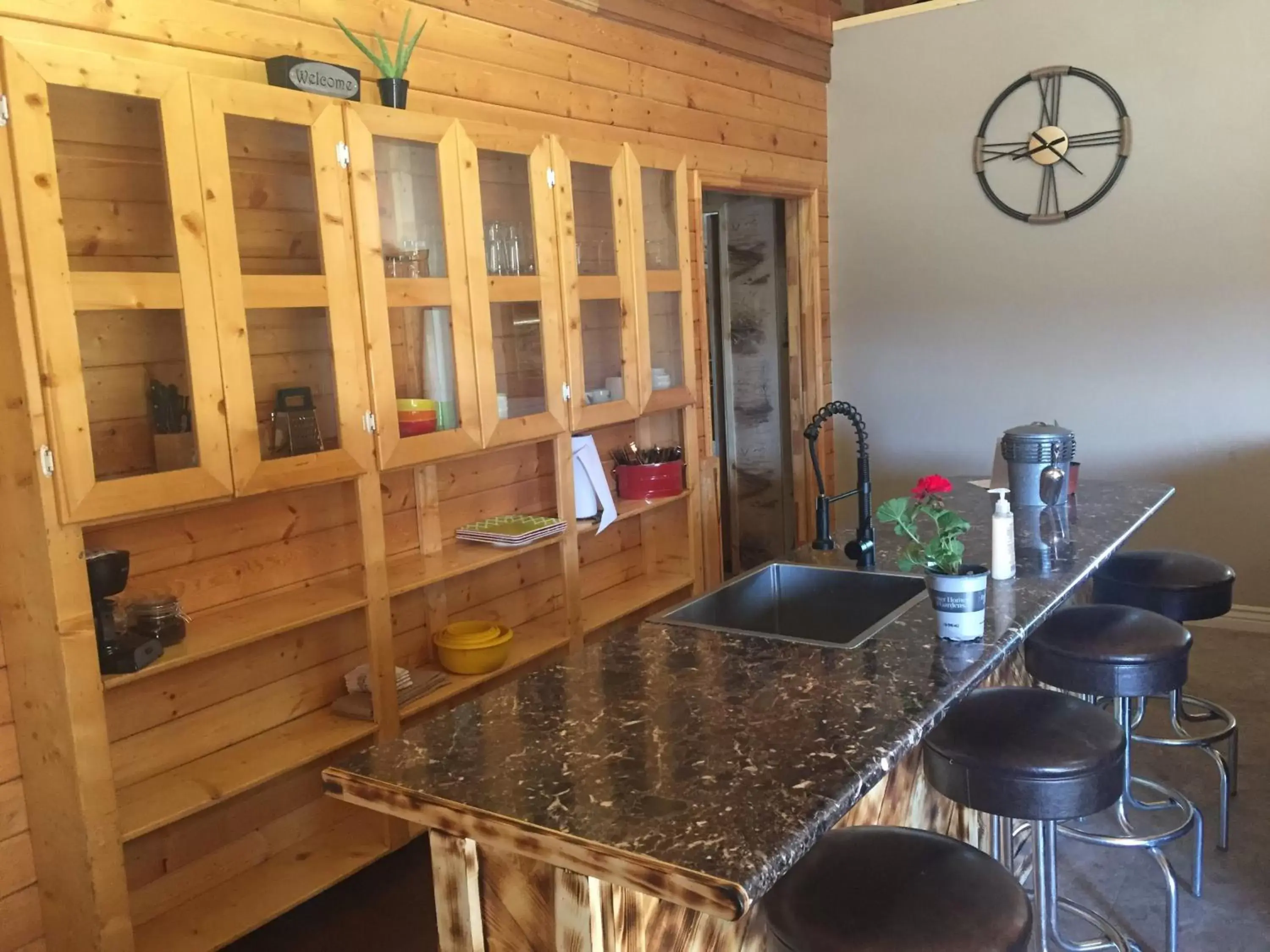 Kitchen/Kitchenette in Ponderosa Inn