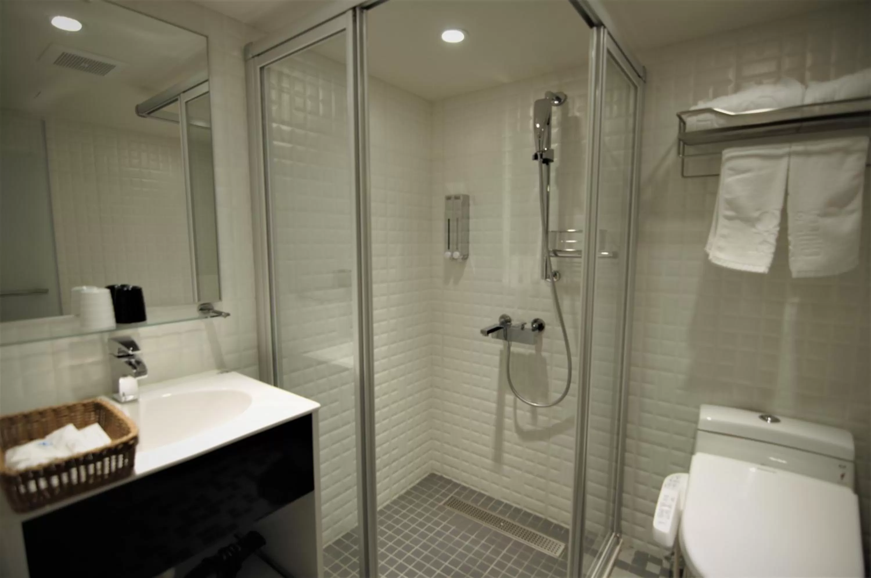 Shower in 泊居旅店二館 Oursinn Hotel 2